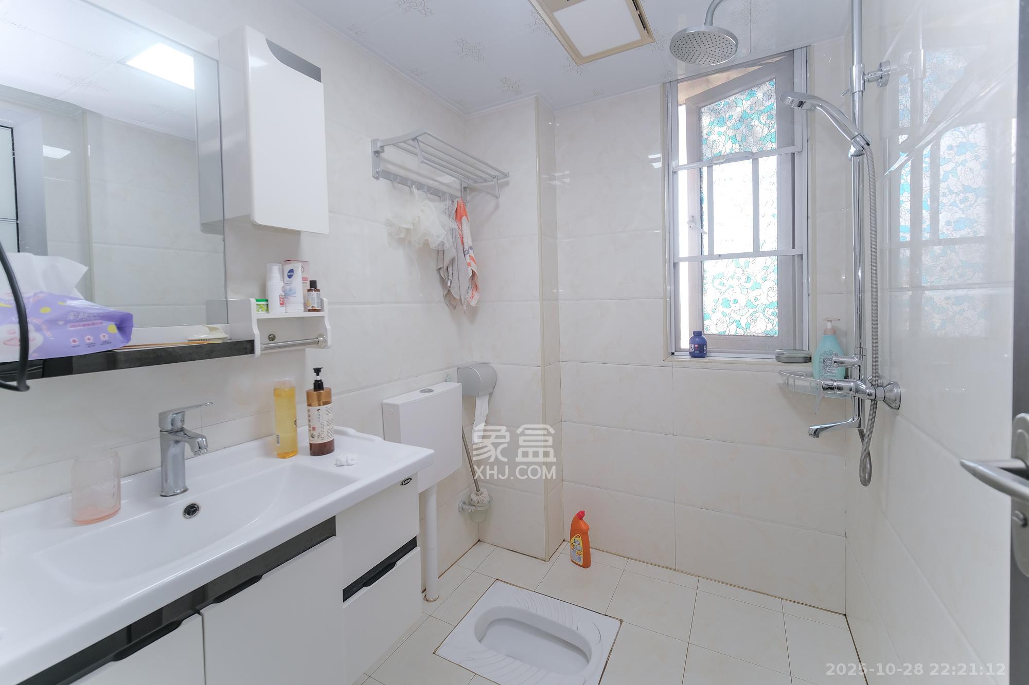 保利香槟国际  3室2厅1卫    72.0万卫生间