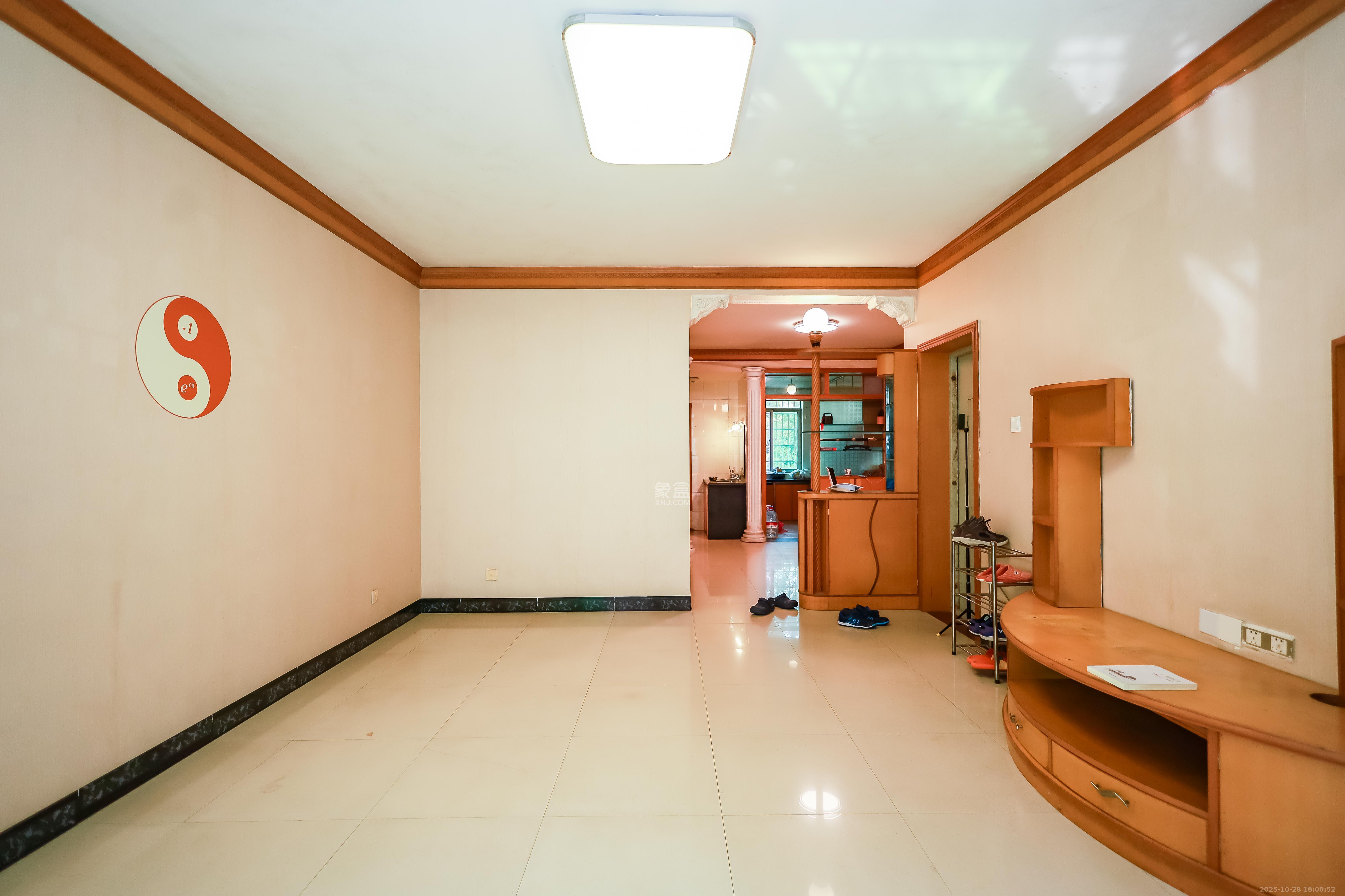 咸嘉新村嘉明苑 2室2厅1卫 61.8万 咸嘉新村嘉明苑 2室2厅1卫 61.8万客厅