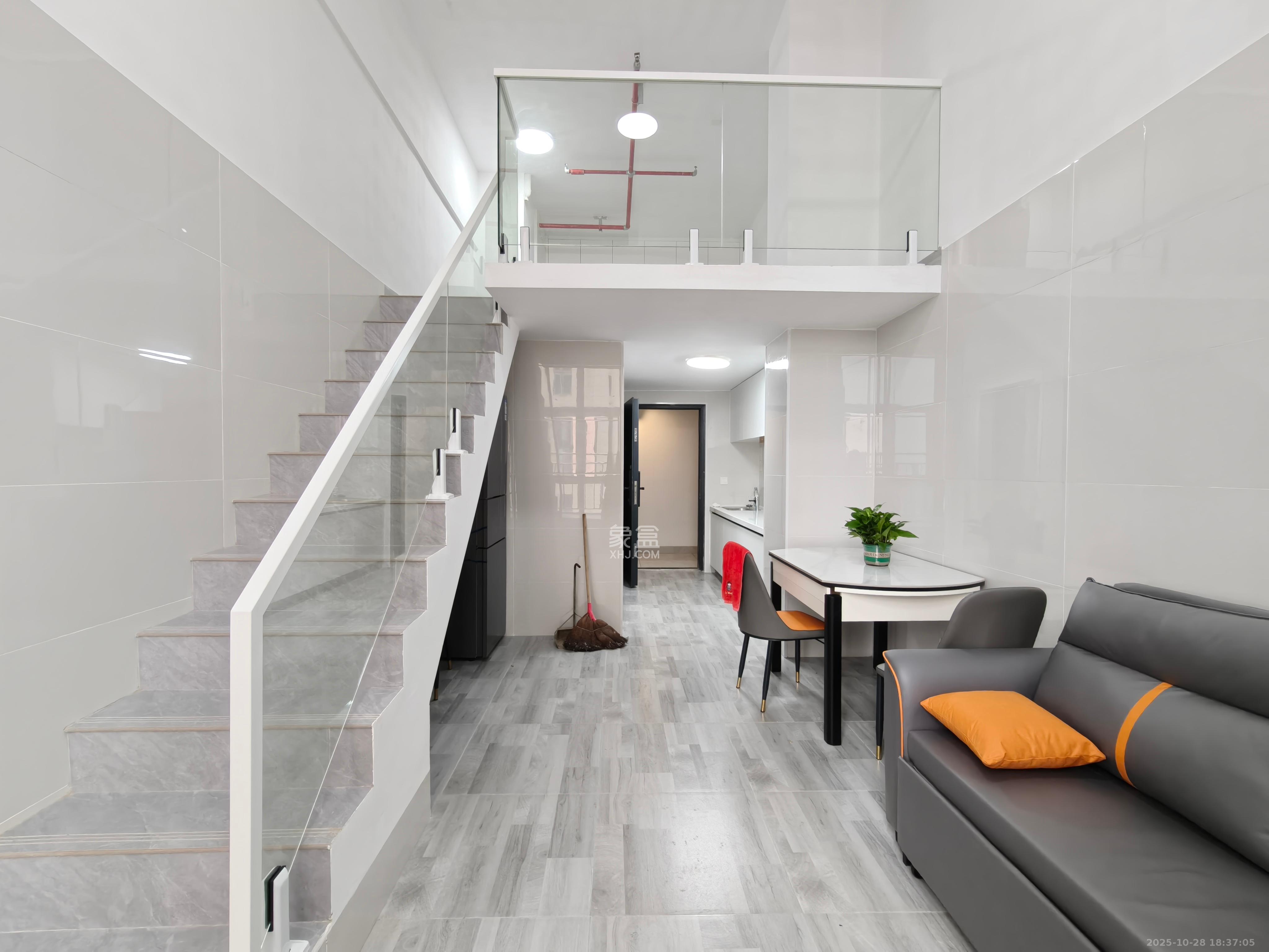 紫鑫中央广场（高铁新城）  1室1厅1卫    1400.0元/月室内图