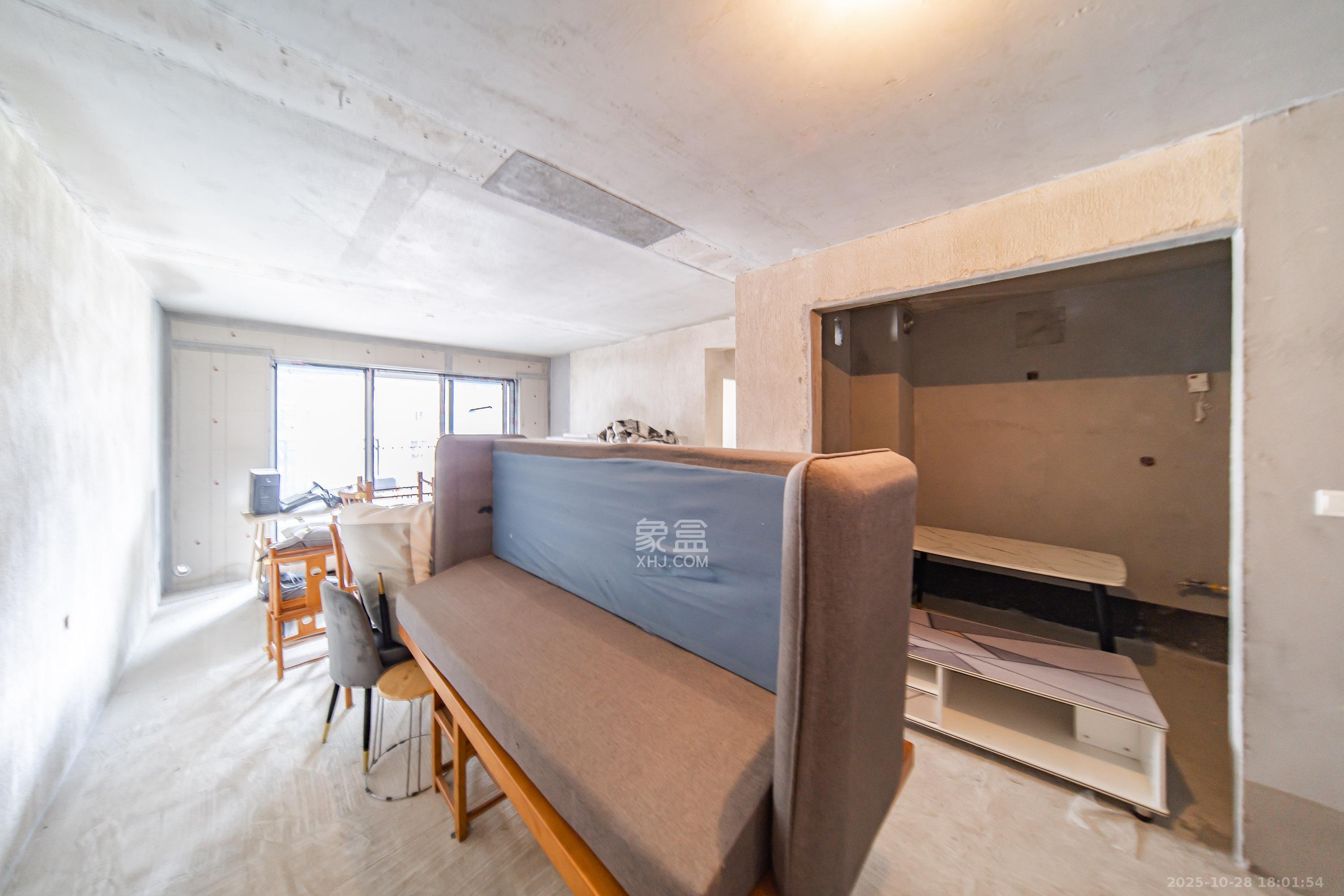 城发恒伟洋湖映2009 4室2厅2卫 140.0万 城发恒伟洋湖映2009 4室2厅2卫 140.0万客厅