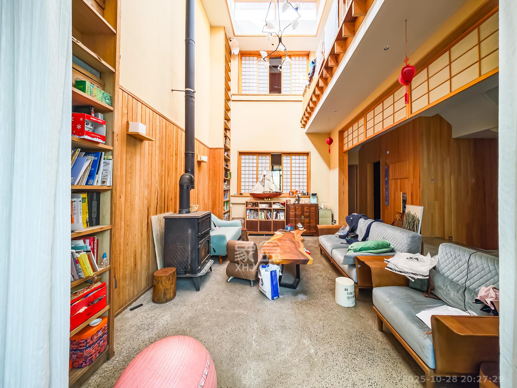 水映加州  6室2厅3卫    560.0万 水映加州  6室2厅3卫    560.0万