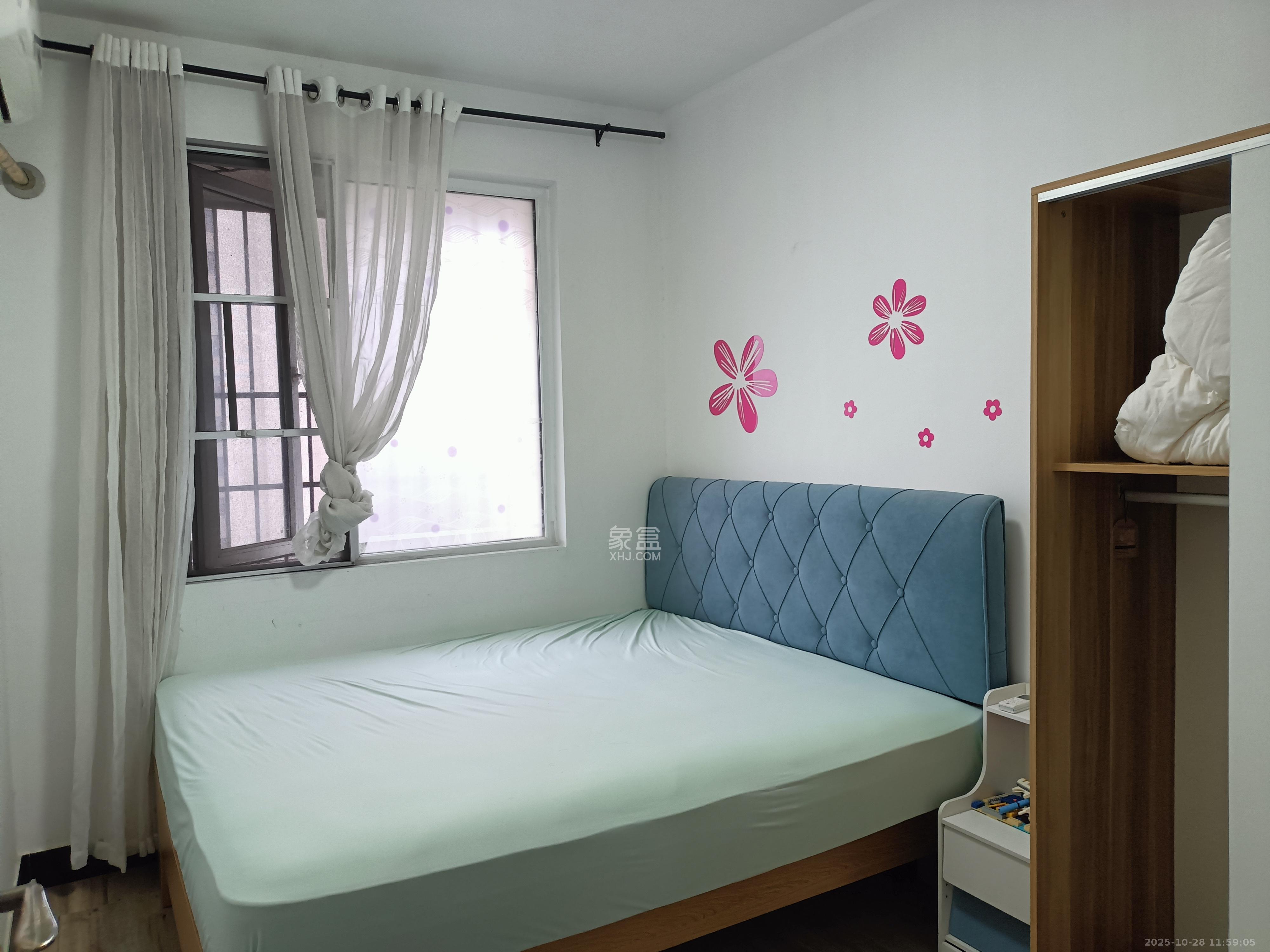 绿地香树花城  3室2厅1卫    1400.0元/月室内图