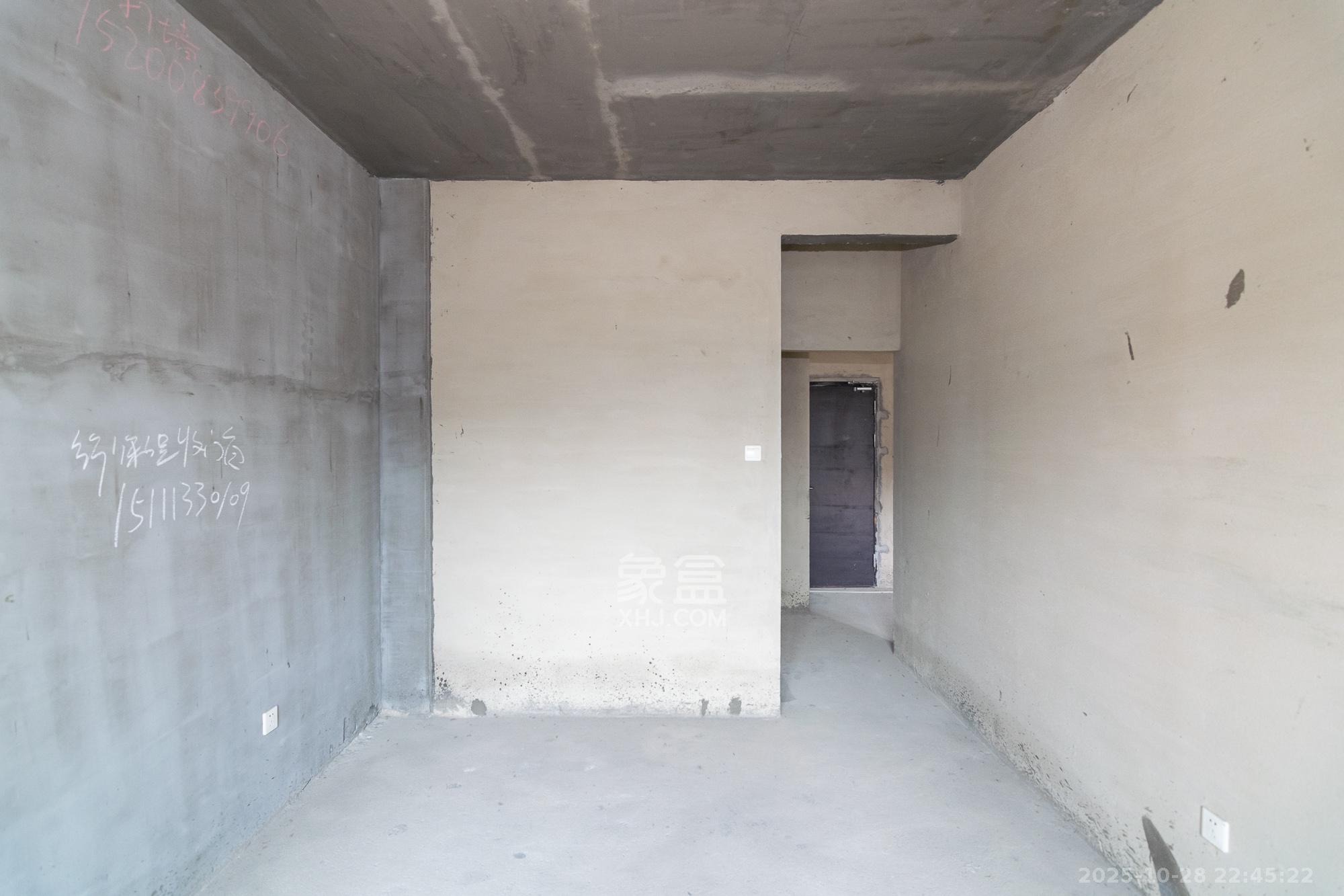 澳海月亮湾  3室2厅2卫    72.0万卧室