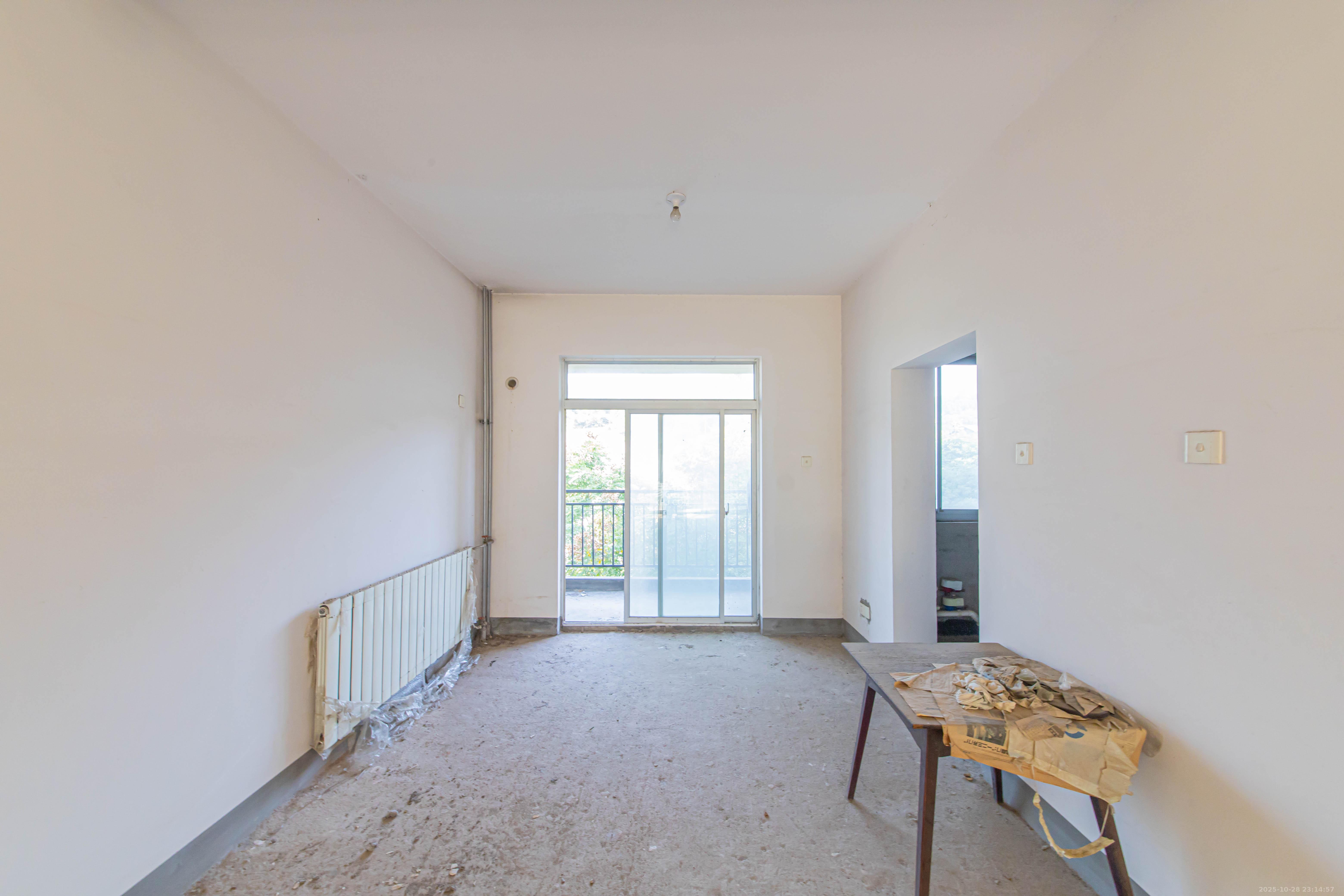 九峰小区(一二三四区) 3室2厅2卫 195.0万 九峰小区(一二三四区) 3室2厅2卫 195.0万客厅