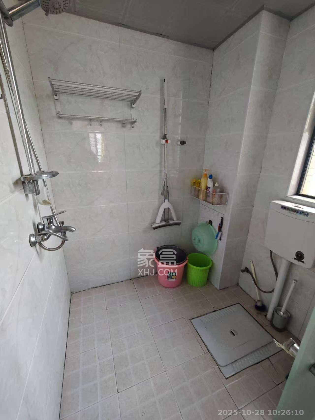 恒鑫山水卿卿  2室2厅1卫    1800.0元/月室内图