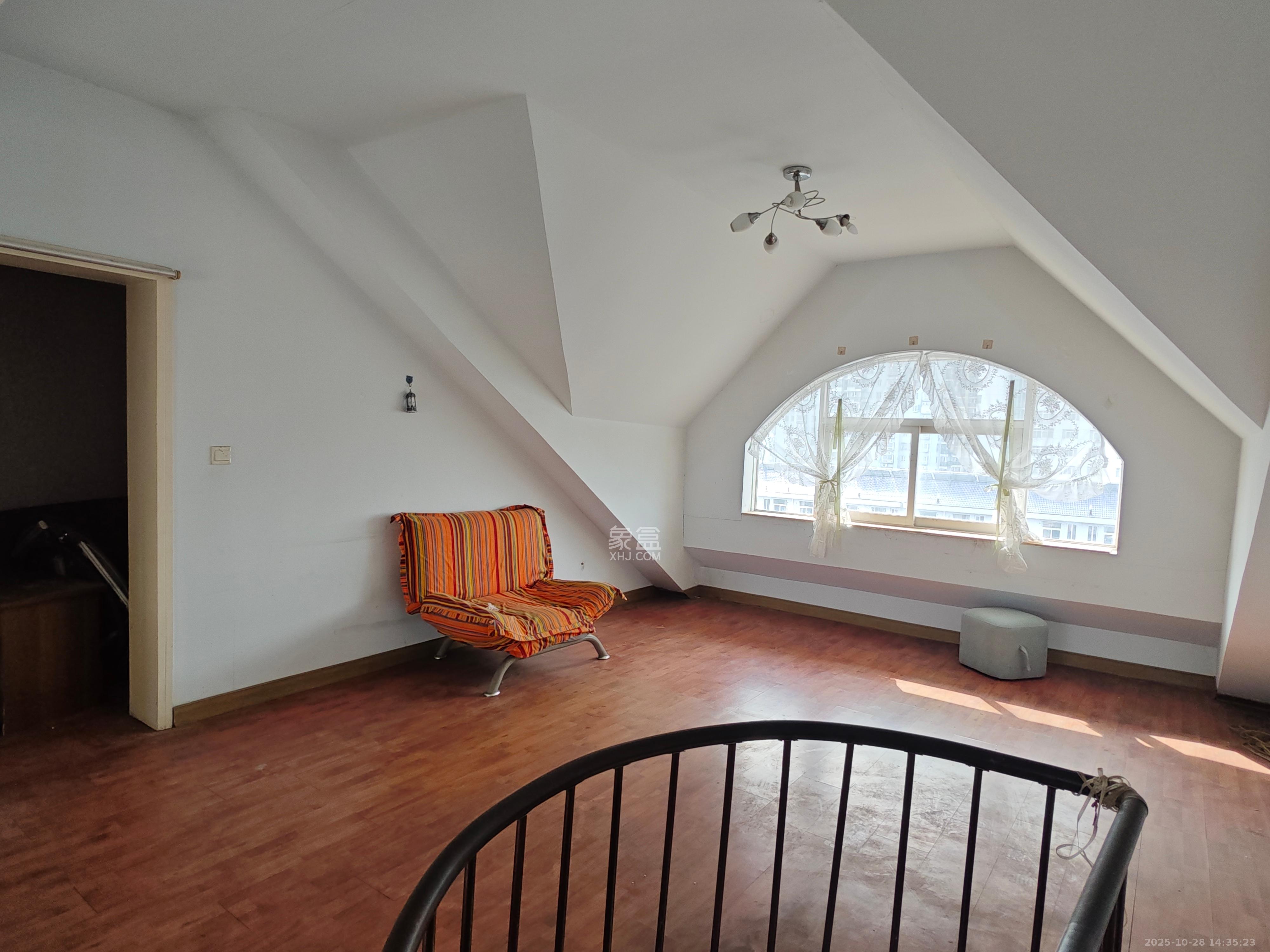 山水人家一二期  3室2厅1卫    1500.0元/月室内图