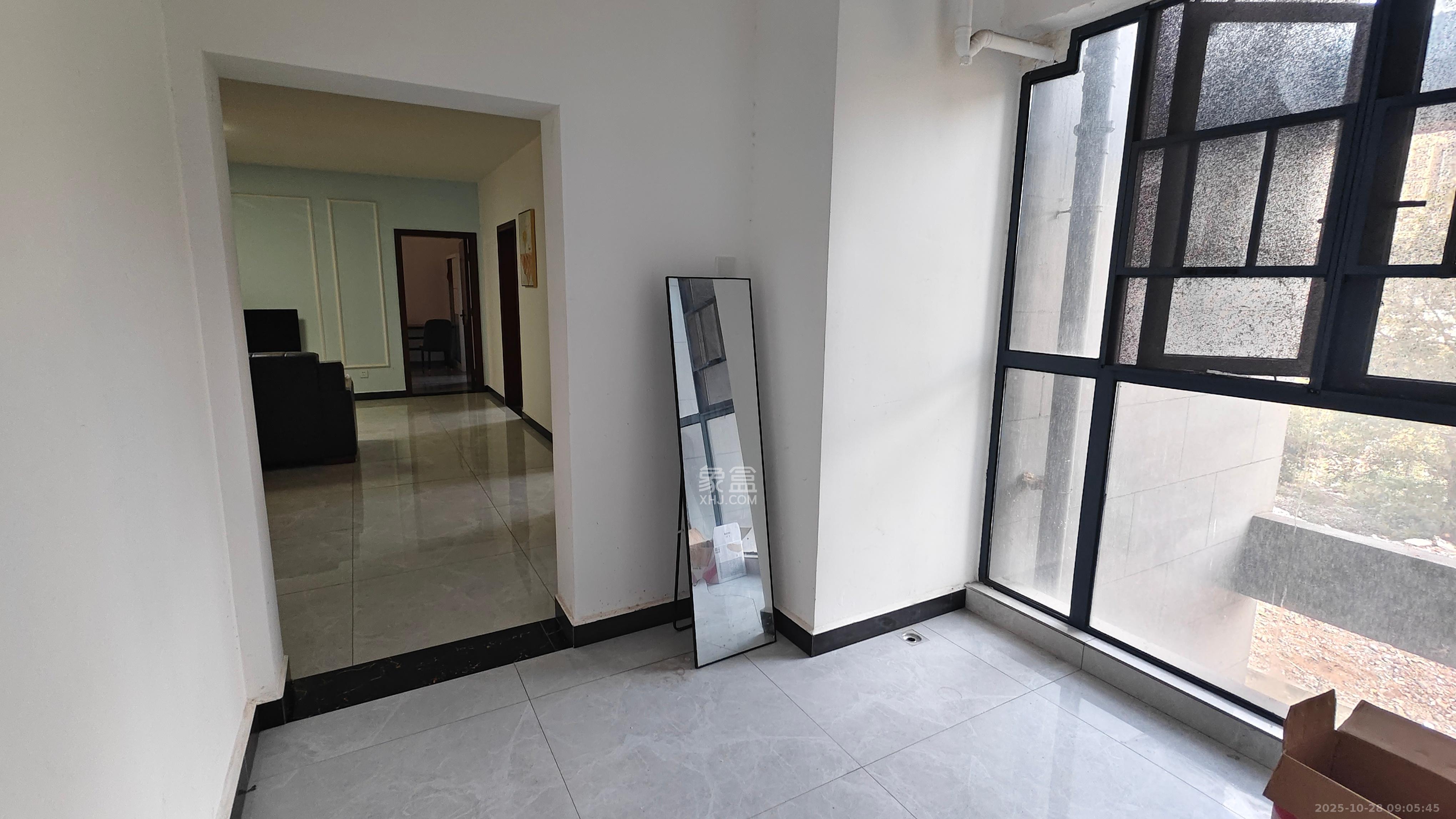 西湖鸿运佳苑 3室2厅2卫 2200.0元/月 西湖鸿运佳苑 3室2厅2卫 2200.0元/月室内图