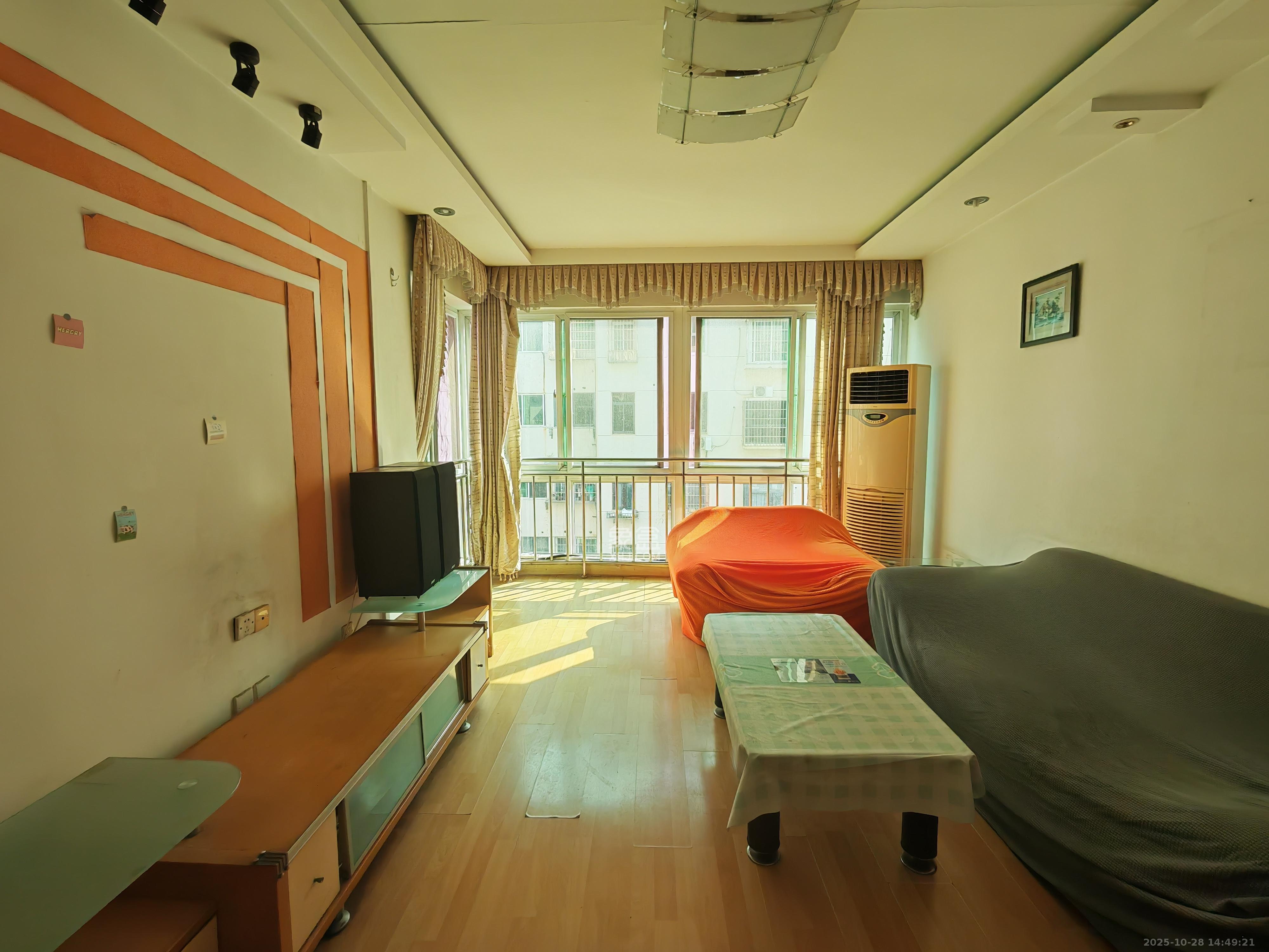 咸嘉新村嘉旺苑  2室2厅1卫    1600.0元/月 咸嘉新村嘉旺苑  2室2厅1卫    1600.0元/月