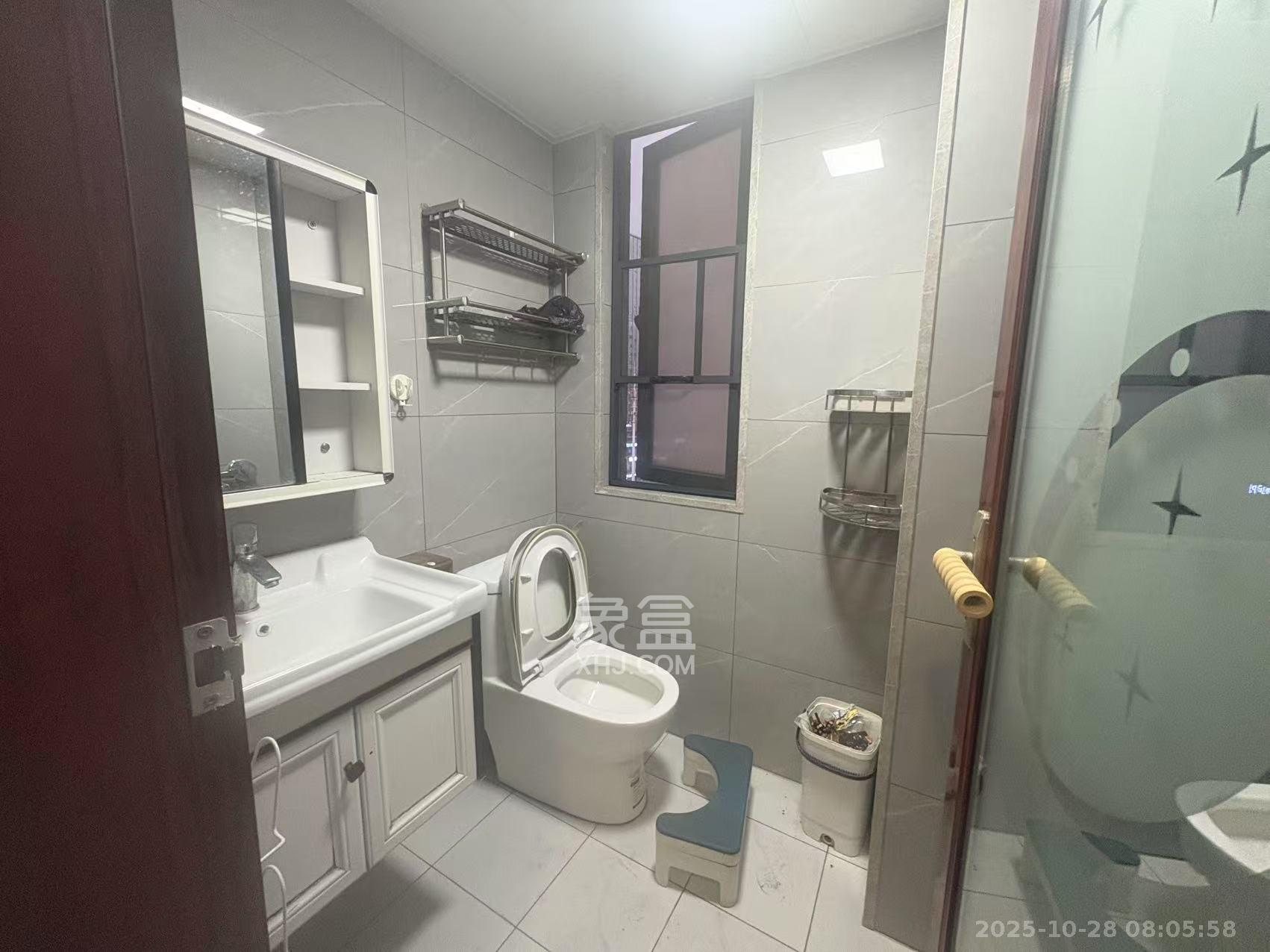 轻盐阳光CEO(轻盐雅苑)(轻奢时代)  4室2厅2卫    2800.0元/月 轻盐阳光CEO(轻盐雅苑)(轻奢时代)  4室2厅2卫    2800.0元/月室内图