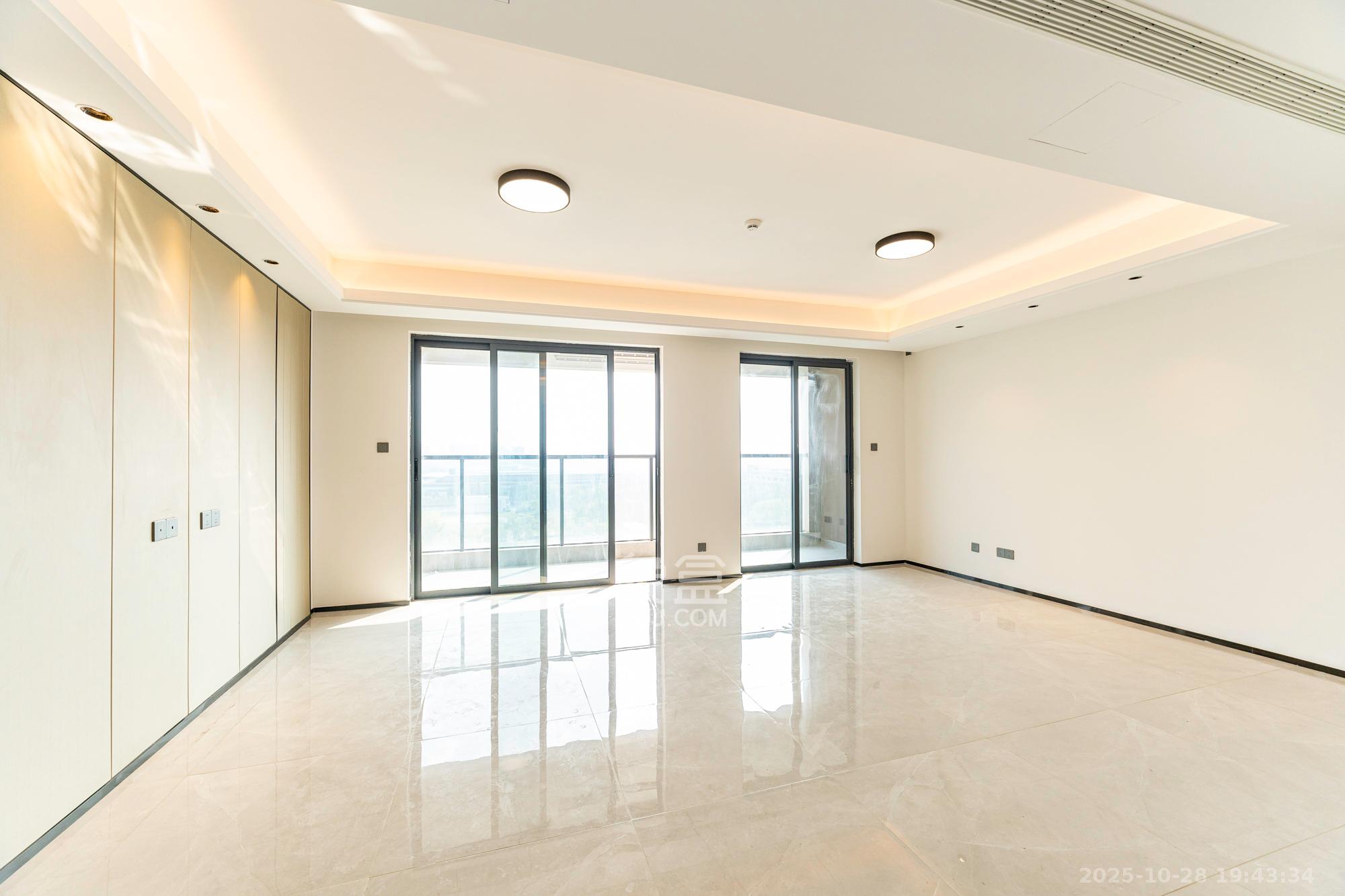 三一云谷 3室2厅2卫 118.0万 三一云谷 3室2厅2卫 118.0万客厅