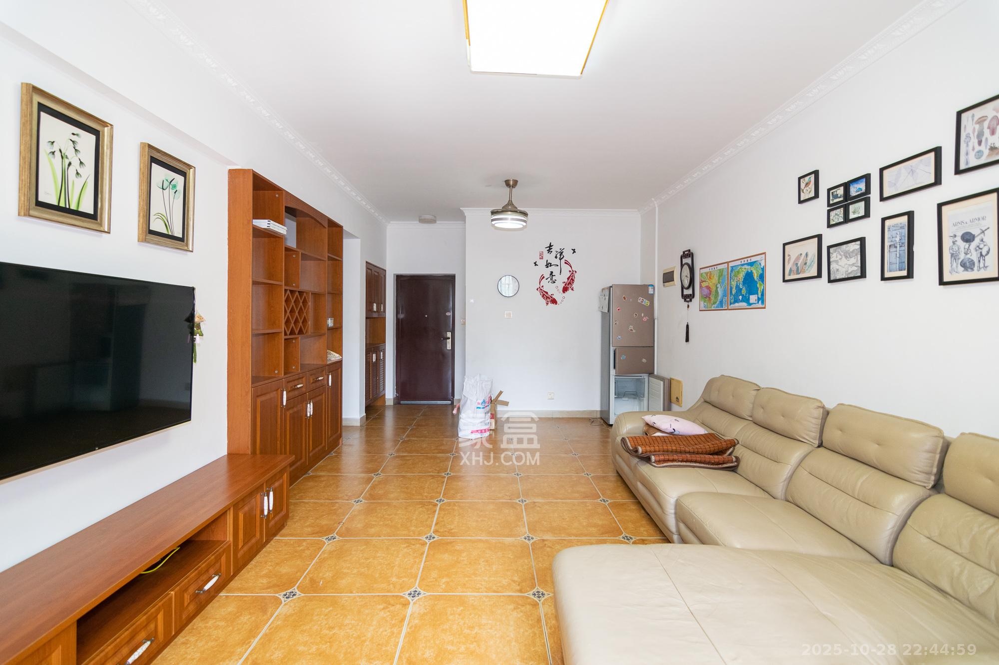 澳海澜庭 2室2厅1卫 46.0万 澳海澜庭 2室2厅1卫 46.0万客厅