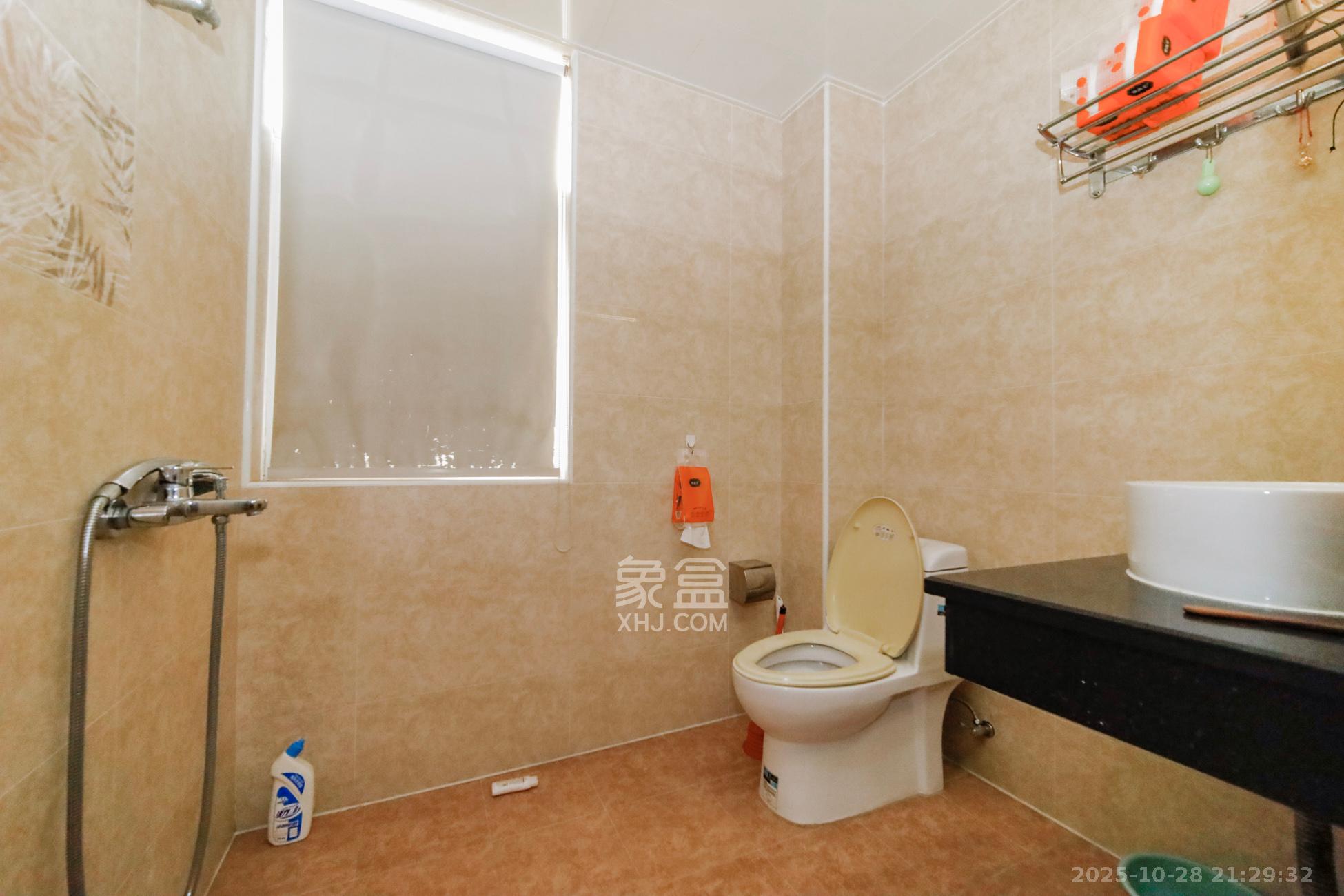 湘樟园小区（湘樟家园）  3室2厅2卫    82.0万卫生间