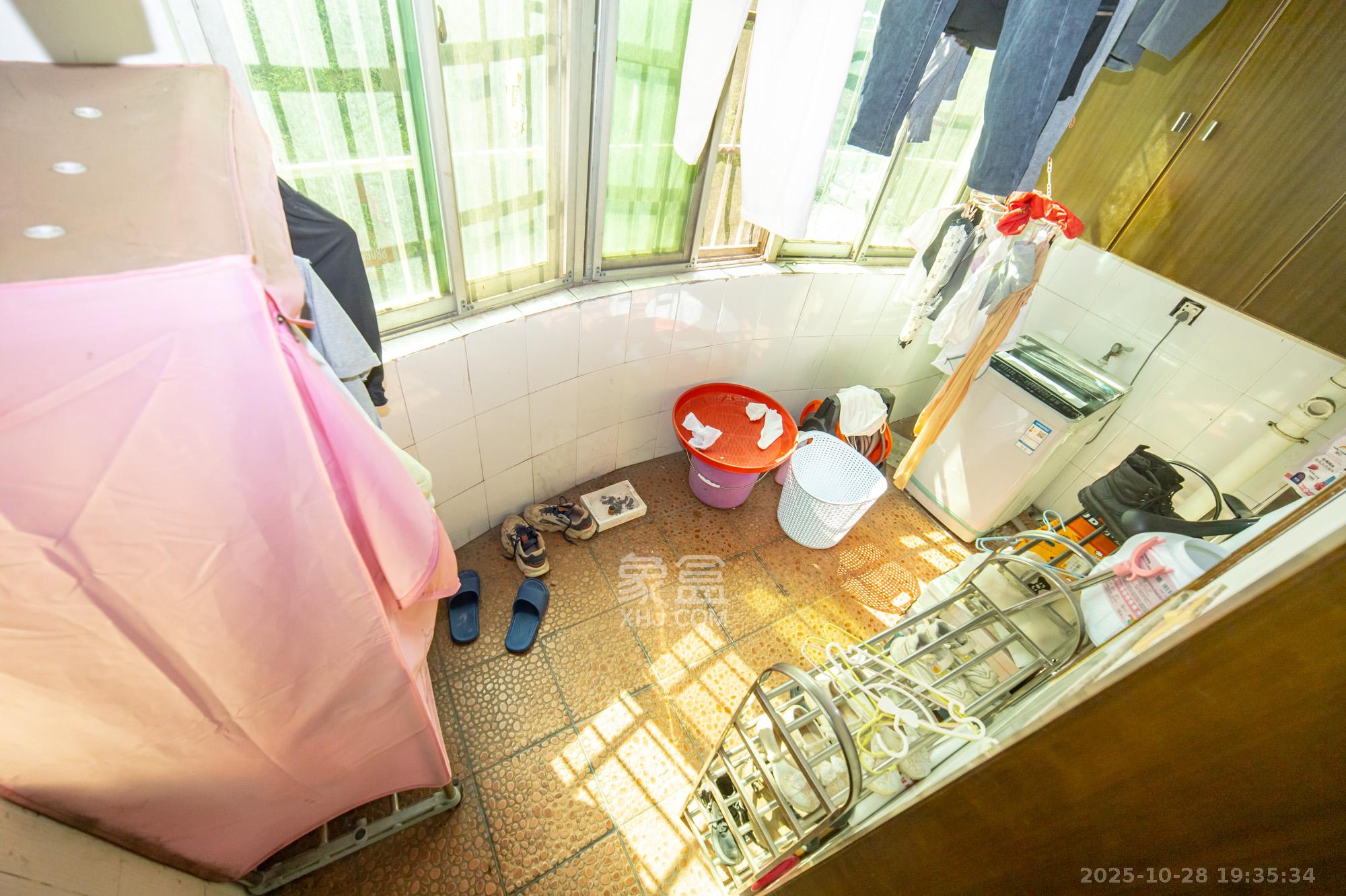 中南汽车世界  2室2厅1卫    25.0万阳台