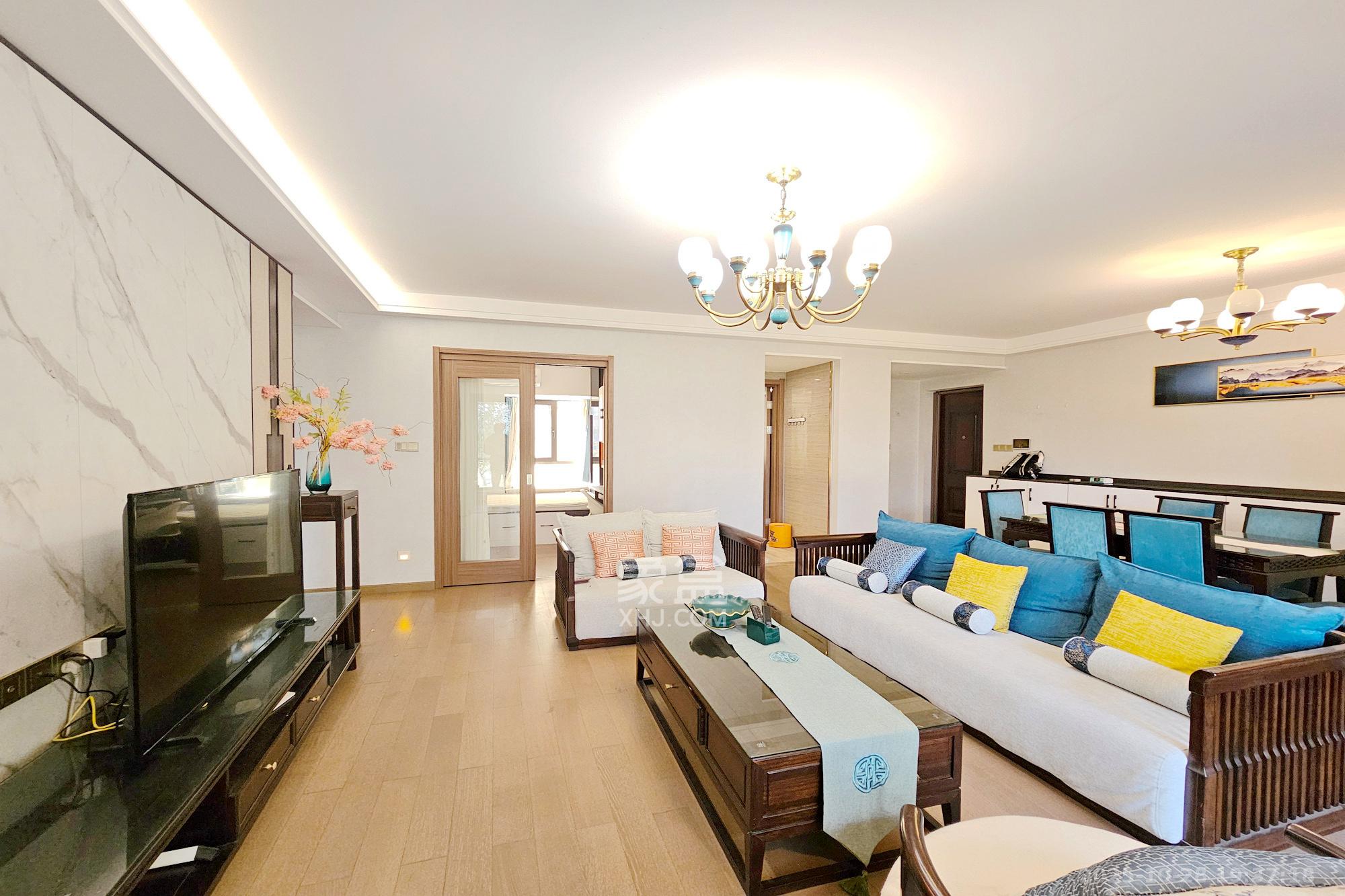 阳光城尚东湾蜜桃园 4室2厅2卫 138.8万 阳光城尚东湾蜜桃园 4室2厅2卫 138.8万客厅