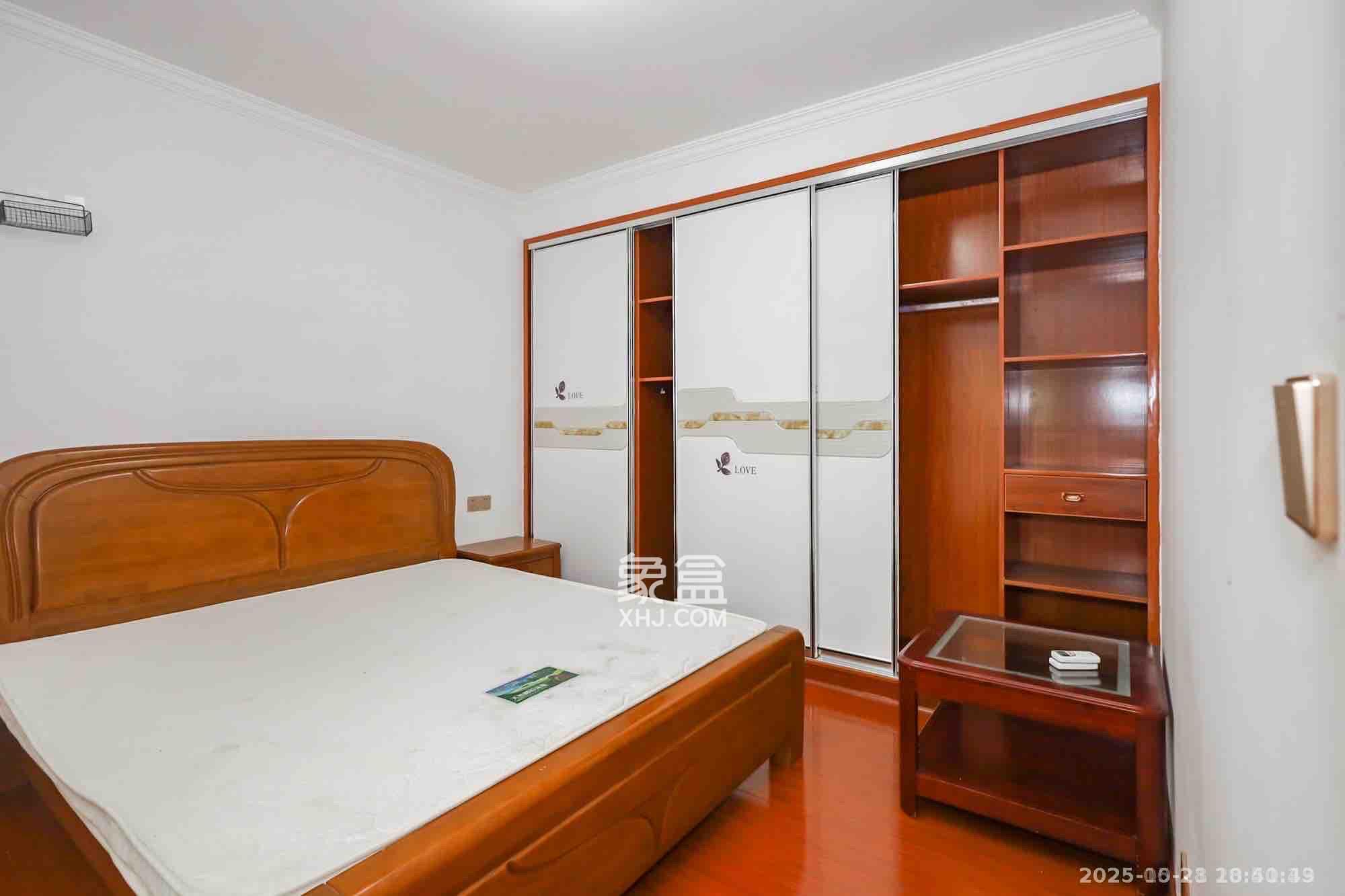 湖韵佳苑  3室2厅2卫    3600.0元/月室内图