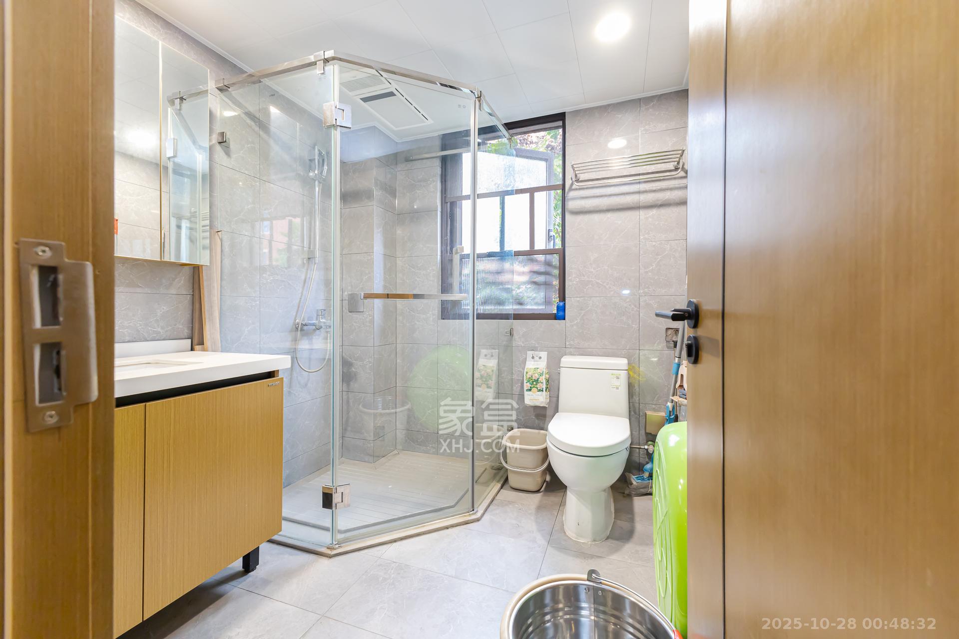 润和滨江府  4室2厅2卫    155.0万卫生间