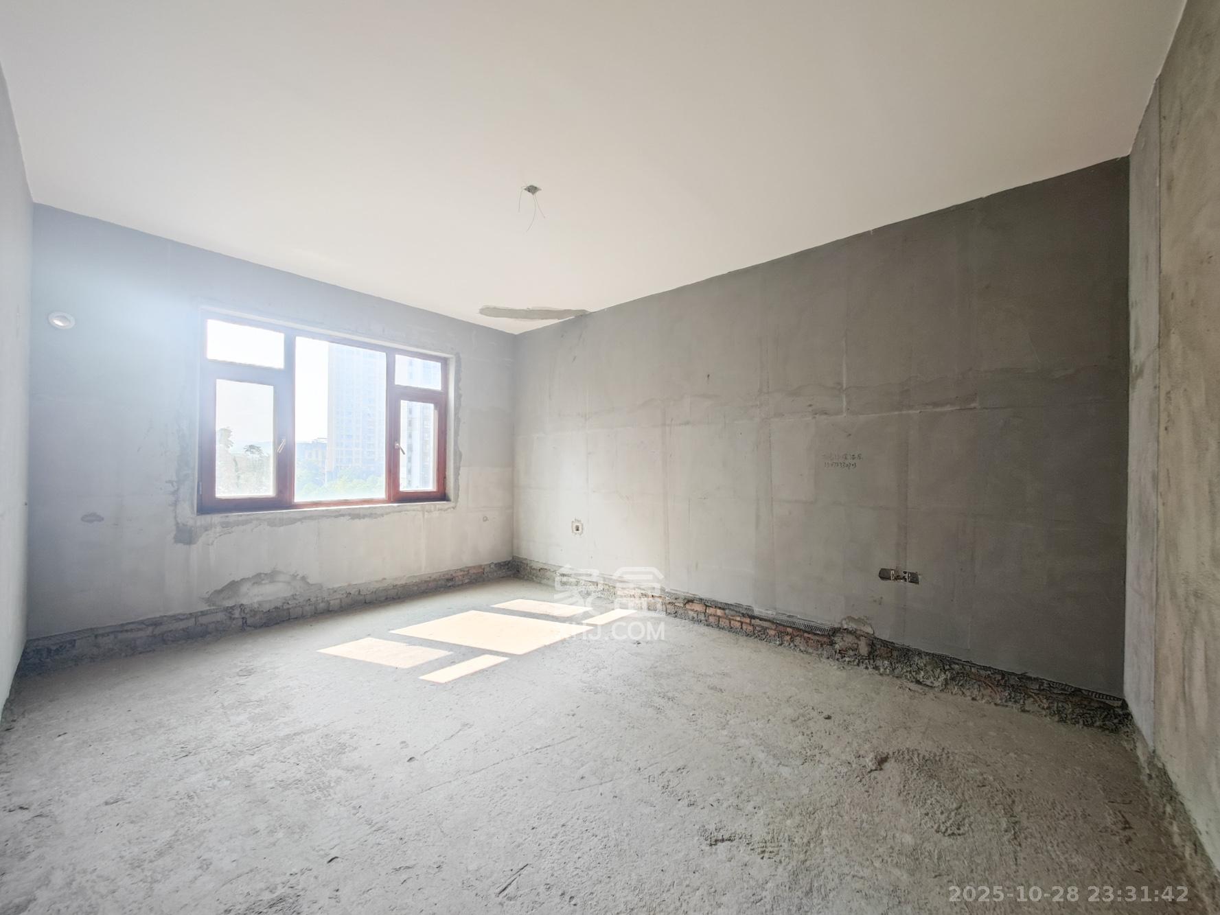 湘核新家园  4室2厅2卫    128.0万 湘核新家园  4室2厅2卫    128.0万卧室