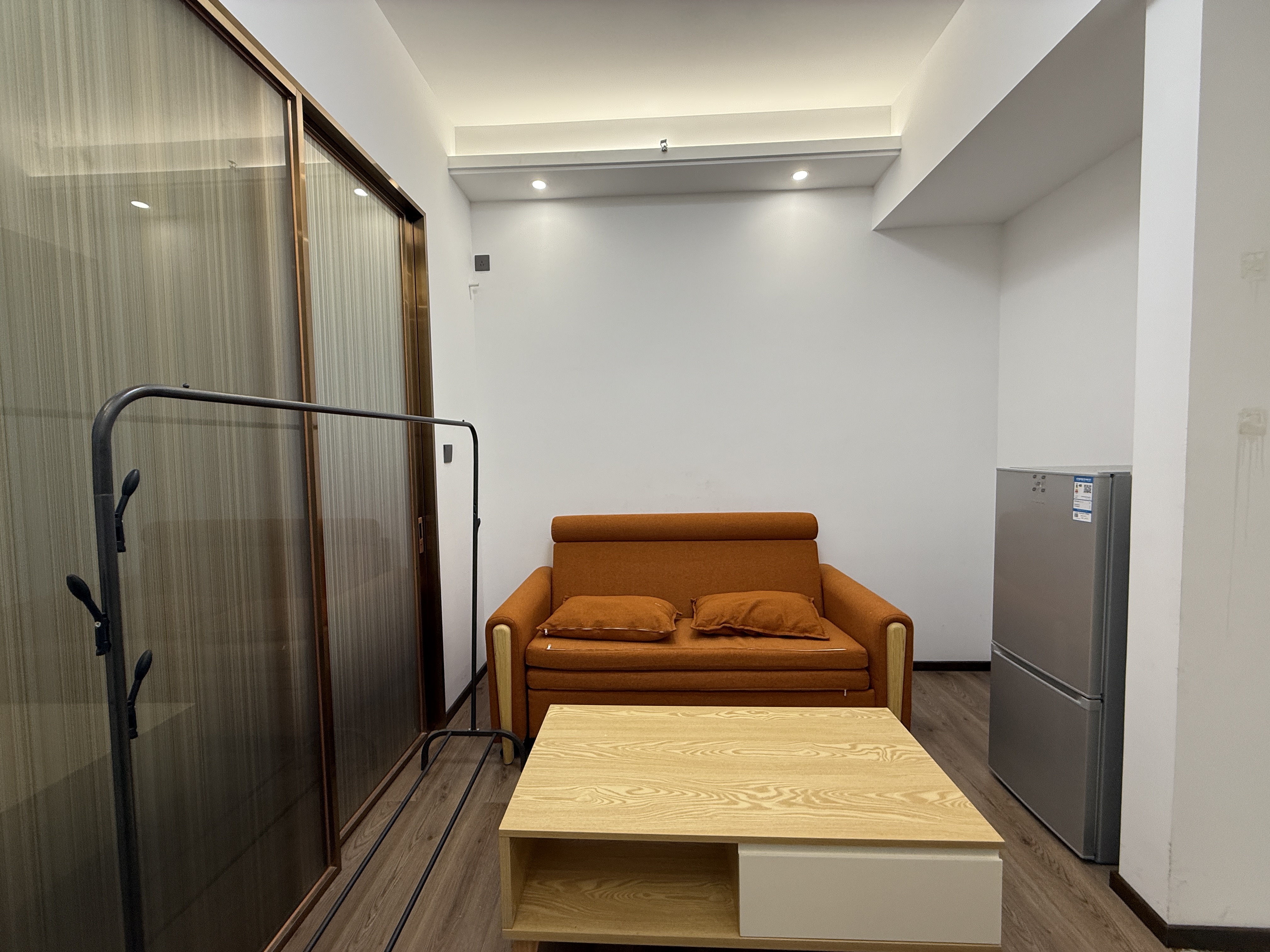 中天鹭鸶湾三期  1室1厅1卫    1400.0元/月室内图