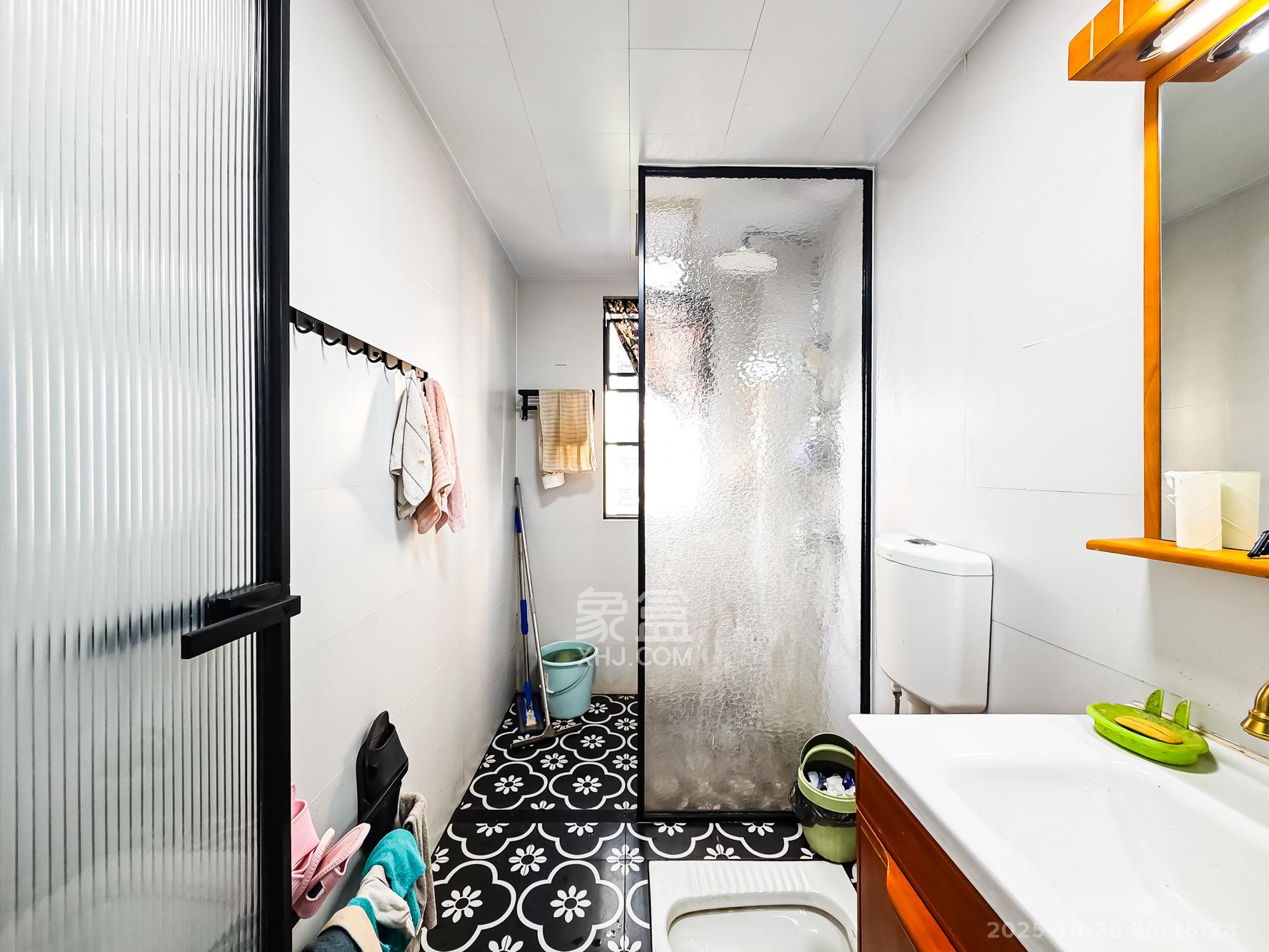 地铁中建君和城  4室2厅2卫    85.3万卫生间