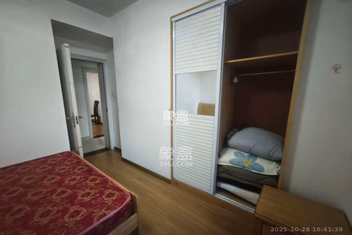 润芳园  3室2厅2卫    1900.0元/月 润芳园  3室2厅2卫    1900.0元/月室内图