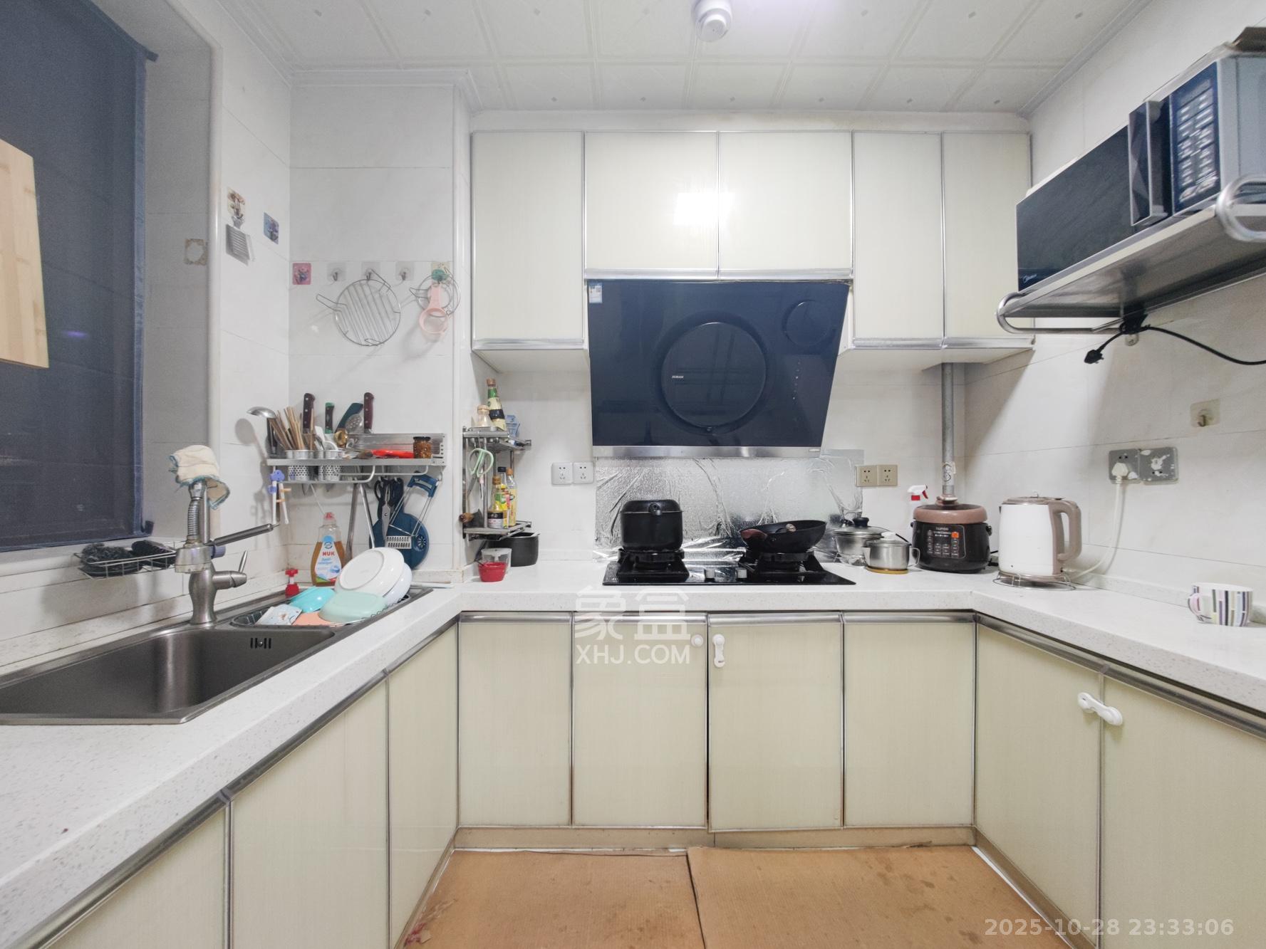 卓越蔚蓝城邦 3室2厅2卫 88.0万 卓越蔚蓝城邦 3室2厅2卫 88.0万厨房