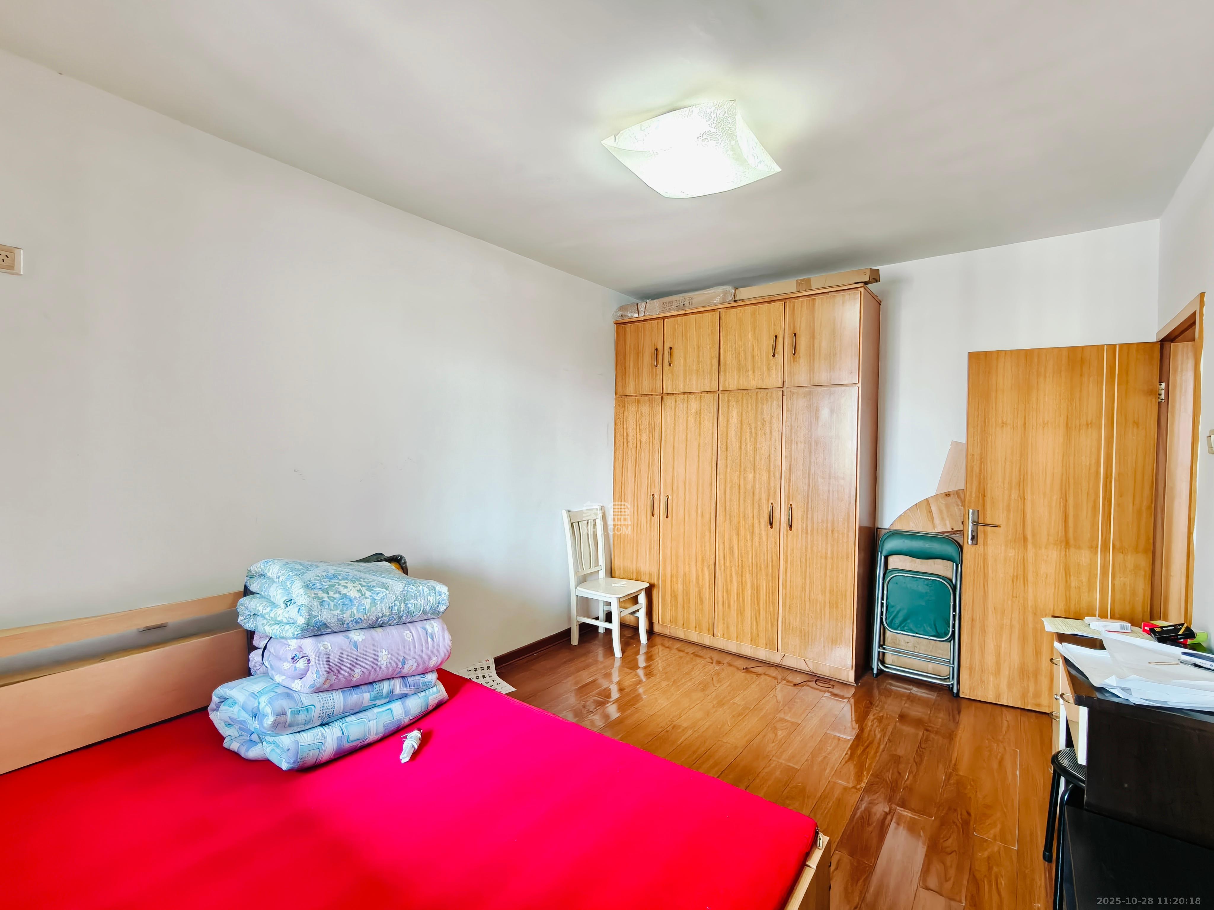 便河边散盘  3室2厅1卫    2800.0元/月室内图