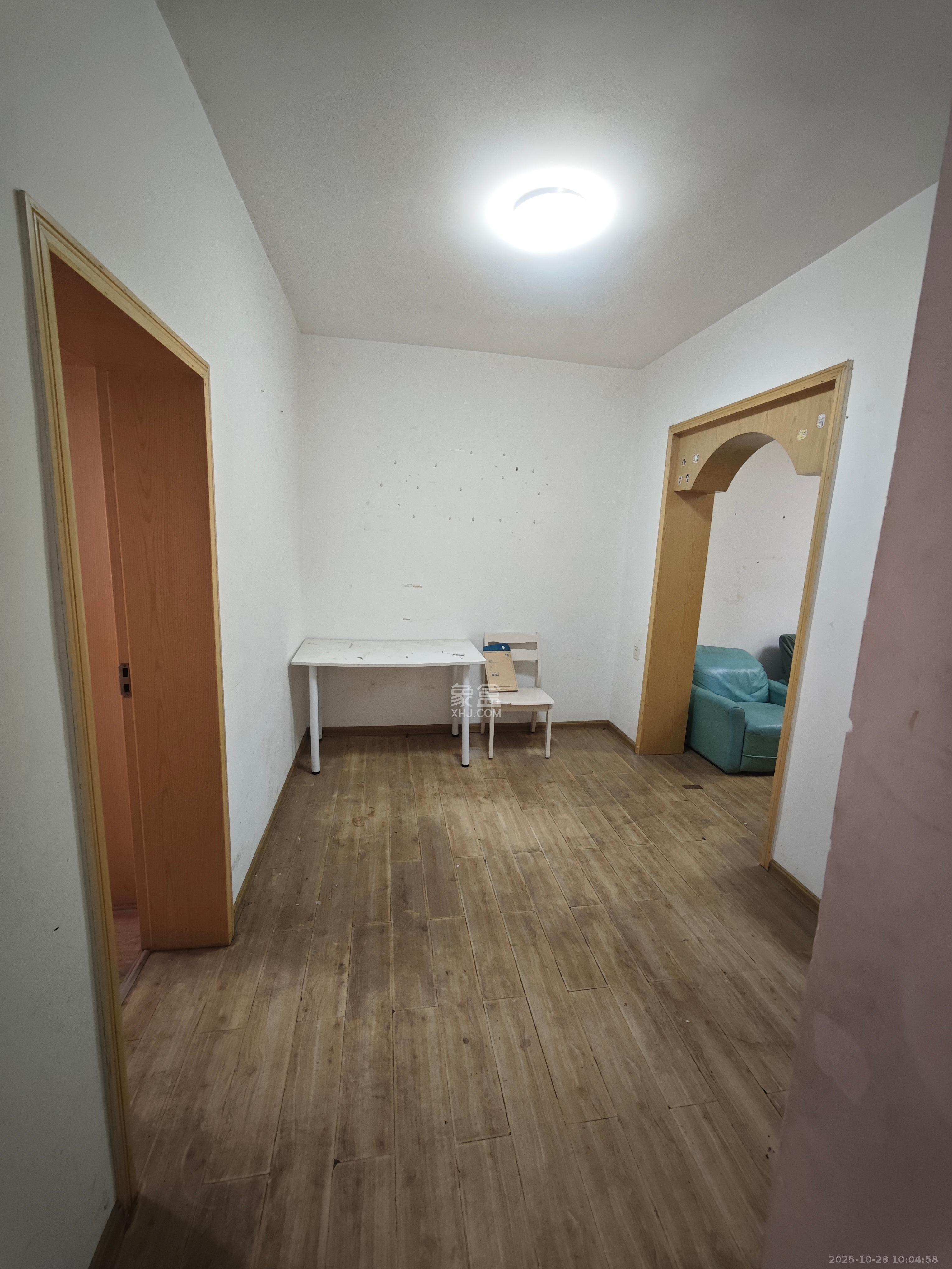 中南林业科技大学西区（西园教工宿舍）  2室1厅1卫    1800.0元/月