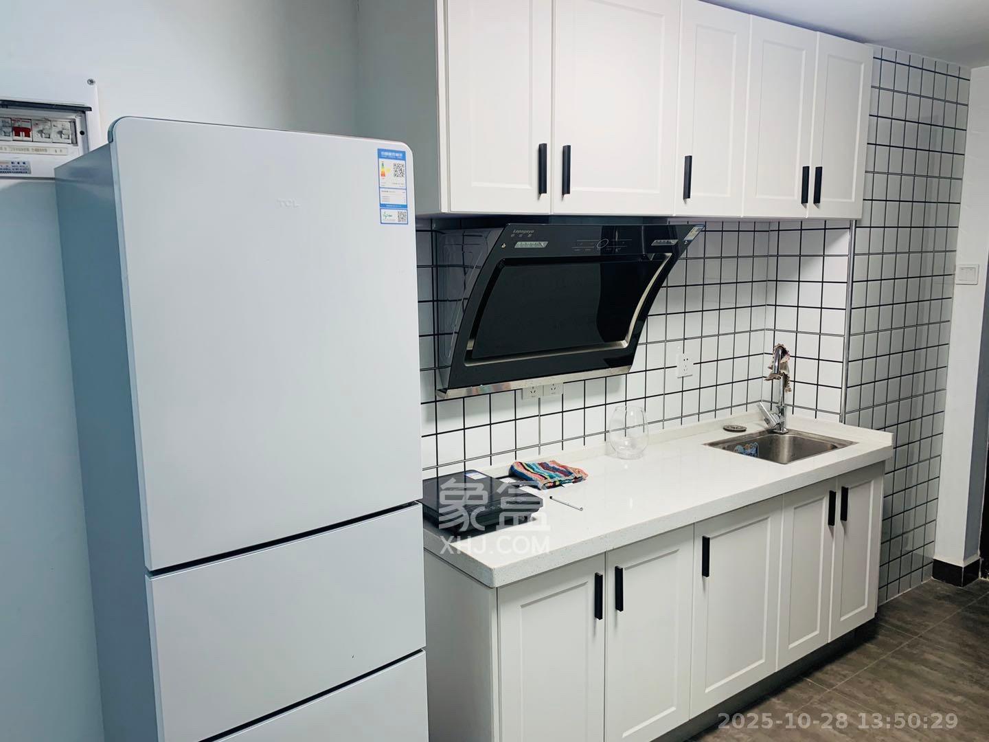 裕天国际商汇中心  2室1厅1卫    1800.0元/月 裕天国际商汇中心  2室1厅1卫    1800.0元/月室内图