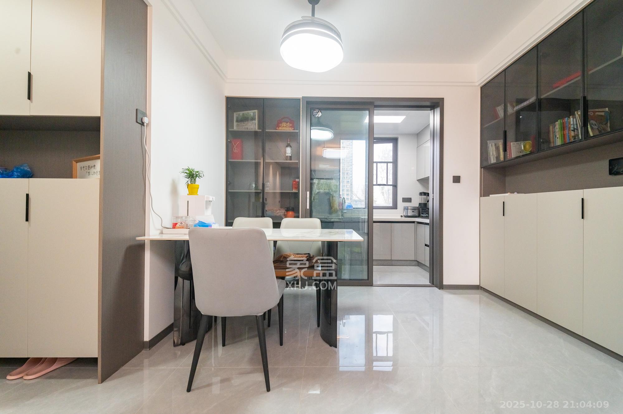 五矿万境松雅  3室2厅2卫    109.8万 五矿万境松雅  3室2厅2卫    109.8万客厅