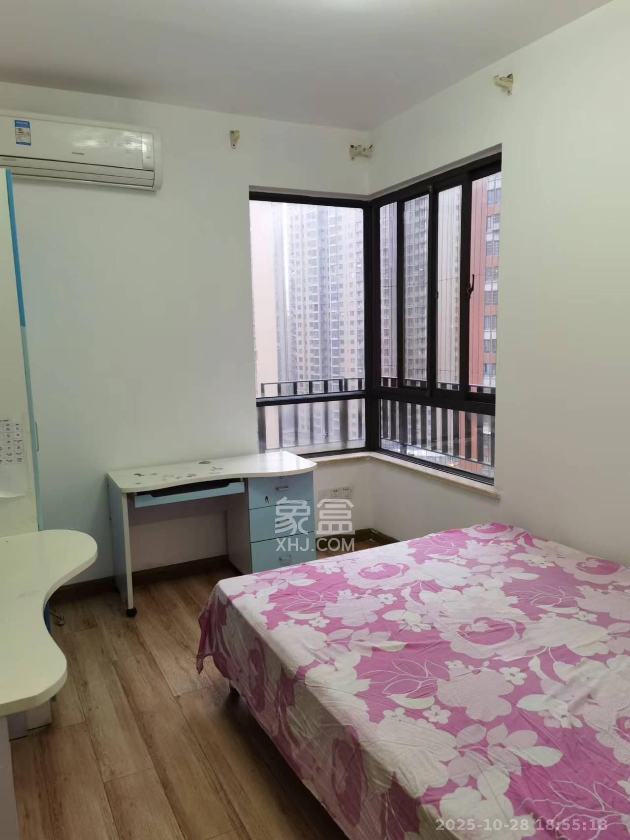 华润凤凰城二期  3室2厅1卫    2100.0元/月室内图