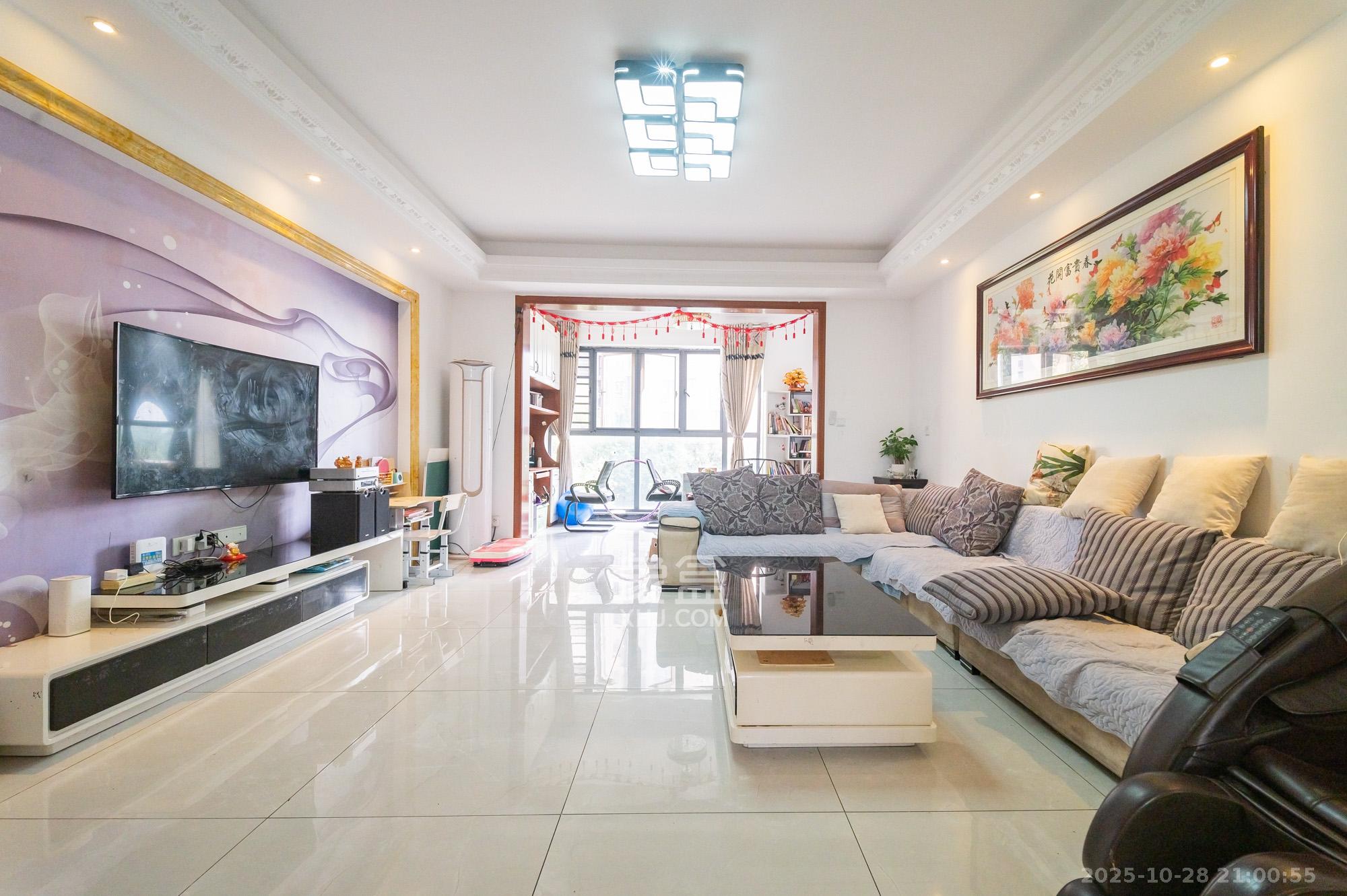 深业睿城 4室2厅3卫 189.8万 深业睿城 4室2厅3卫 189.8万客厅