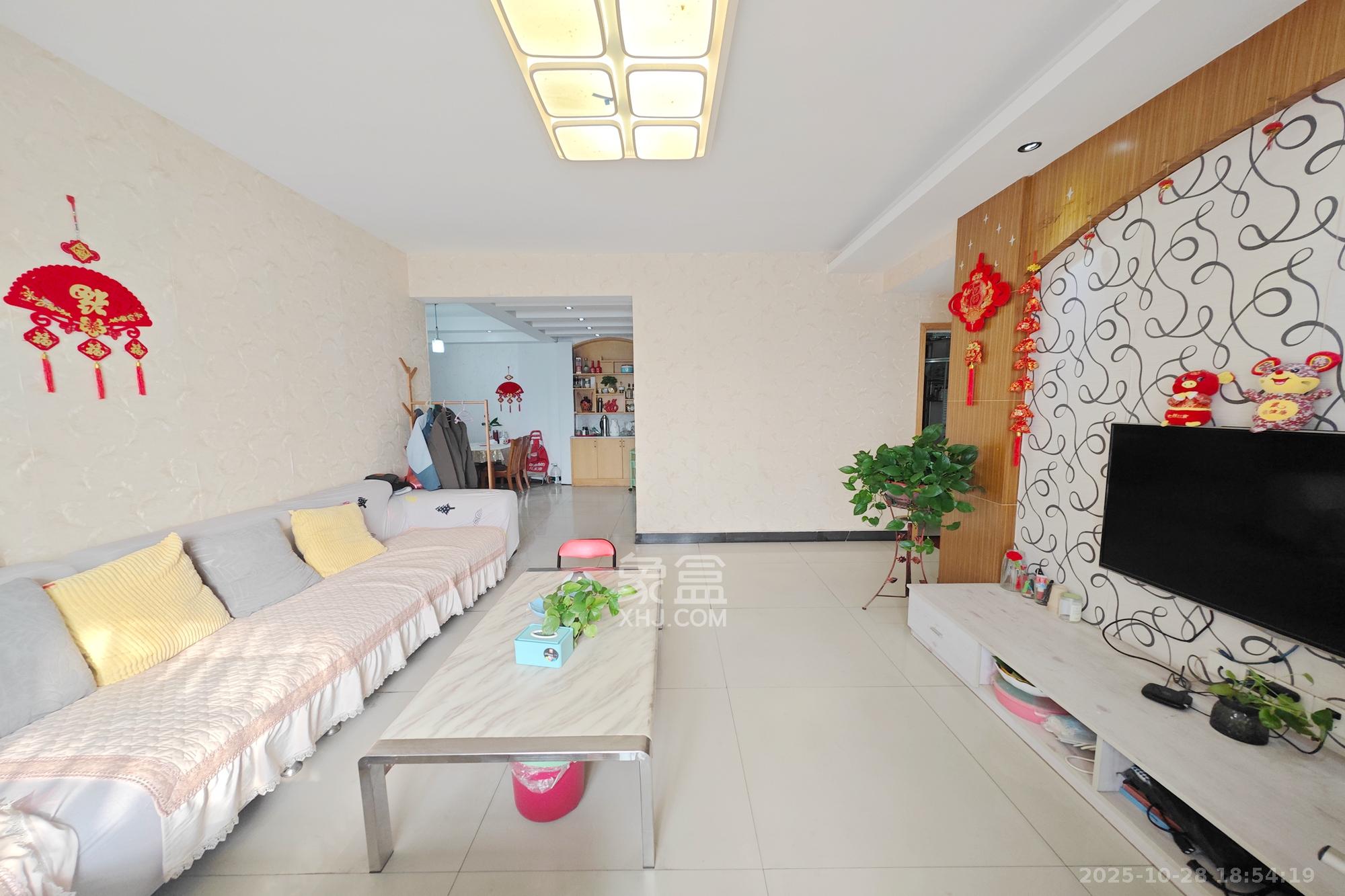 锦绣世纪  2室2厅1卫    85.0万 锦绣世纪  2室2厅1卫    85.0万客厅