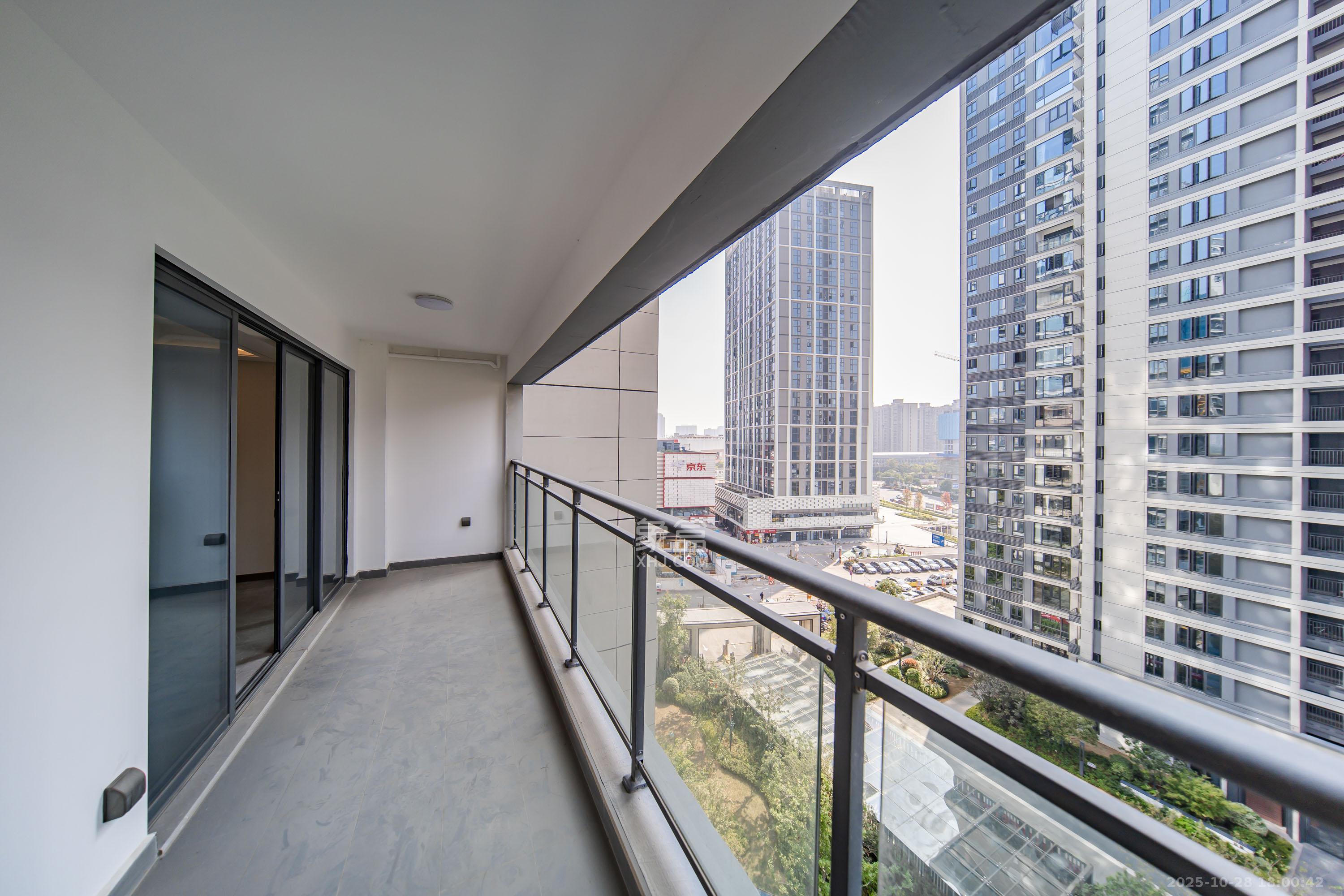 卓越洋湖晴翠  4室2厅2卫    218.0万阳台