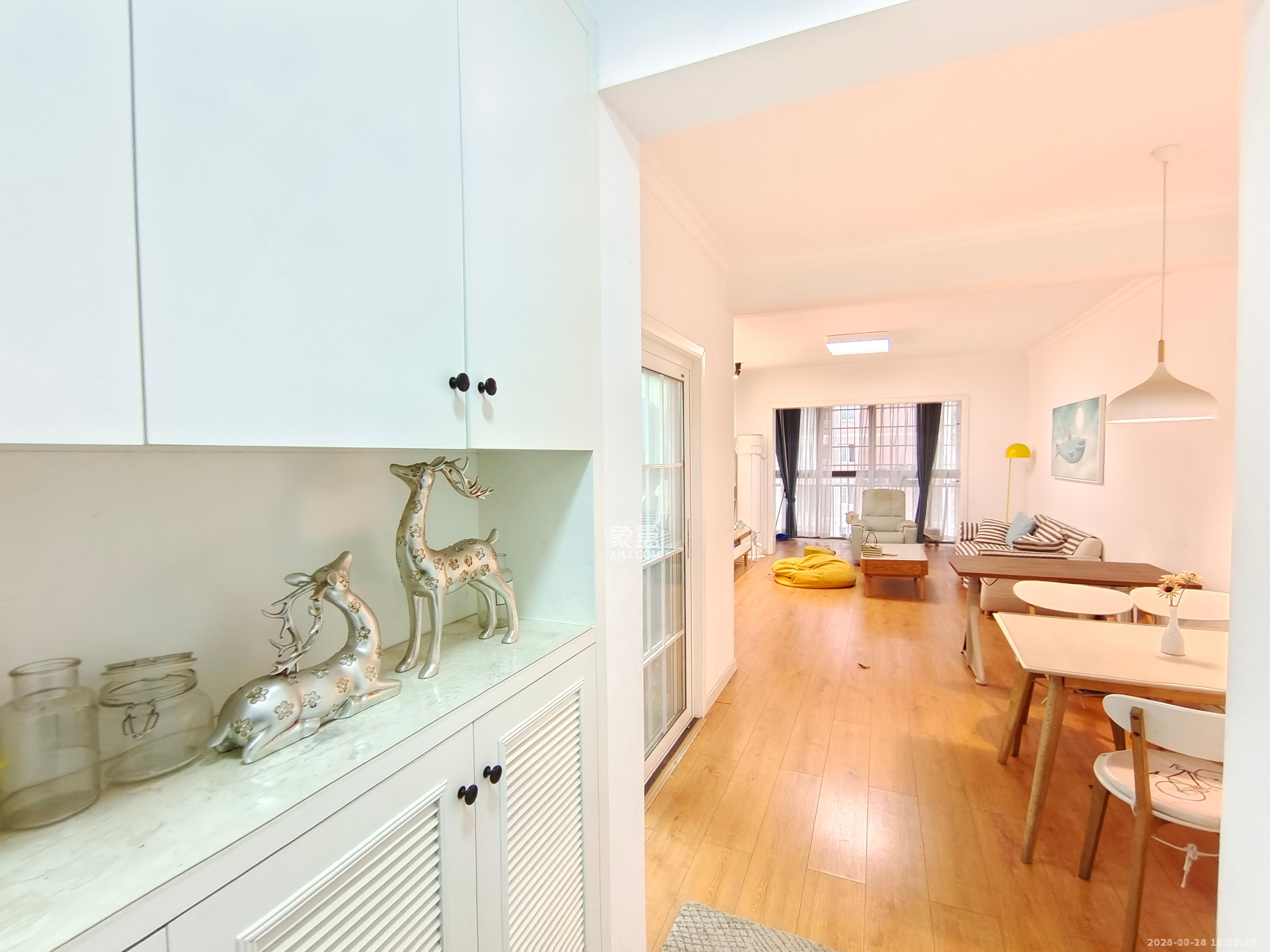 南郡雅园  3室2厅1卫    1600.0元/月室内图