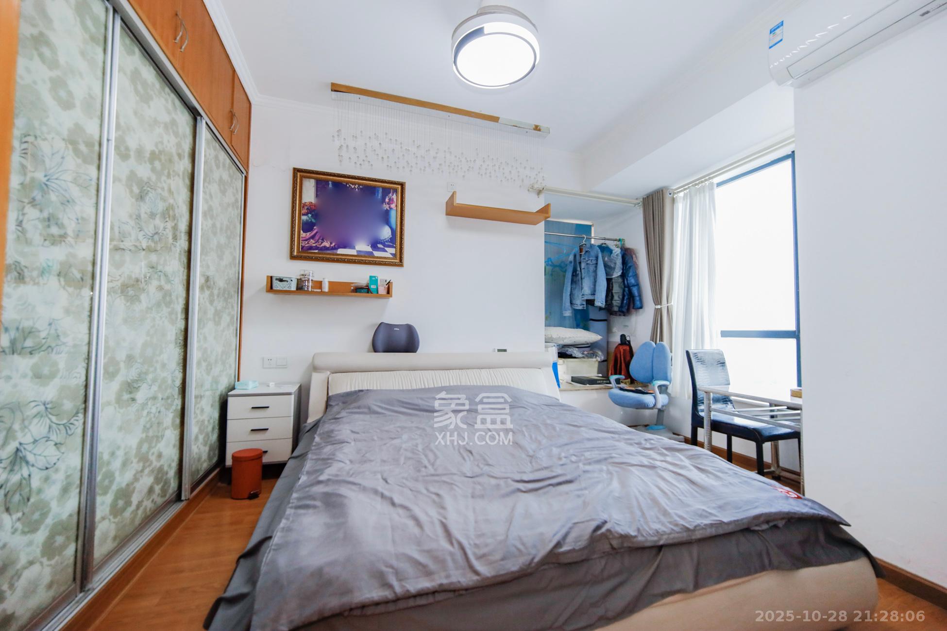 新盛珑璟台  2室2厅2卫    65.8万卧室