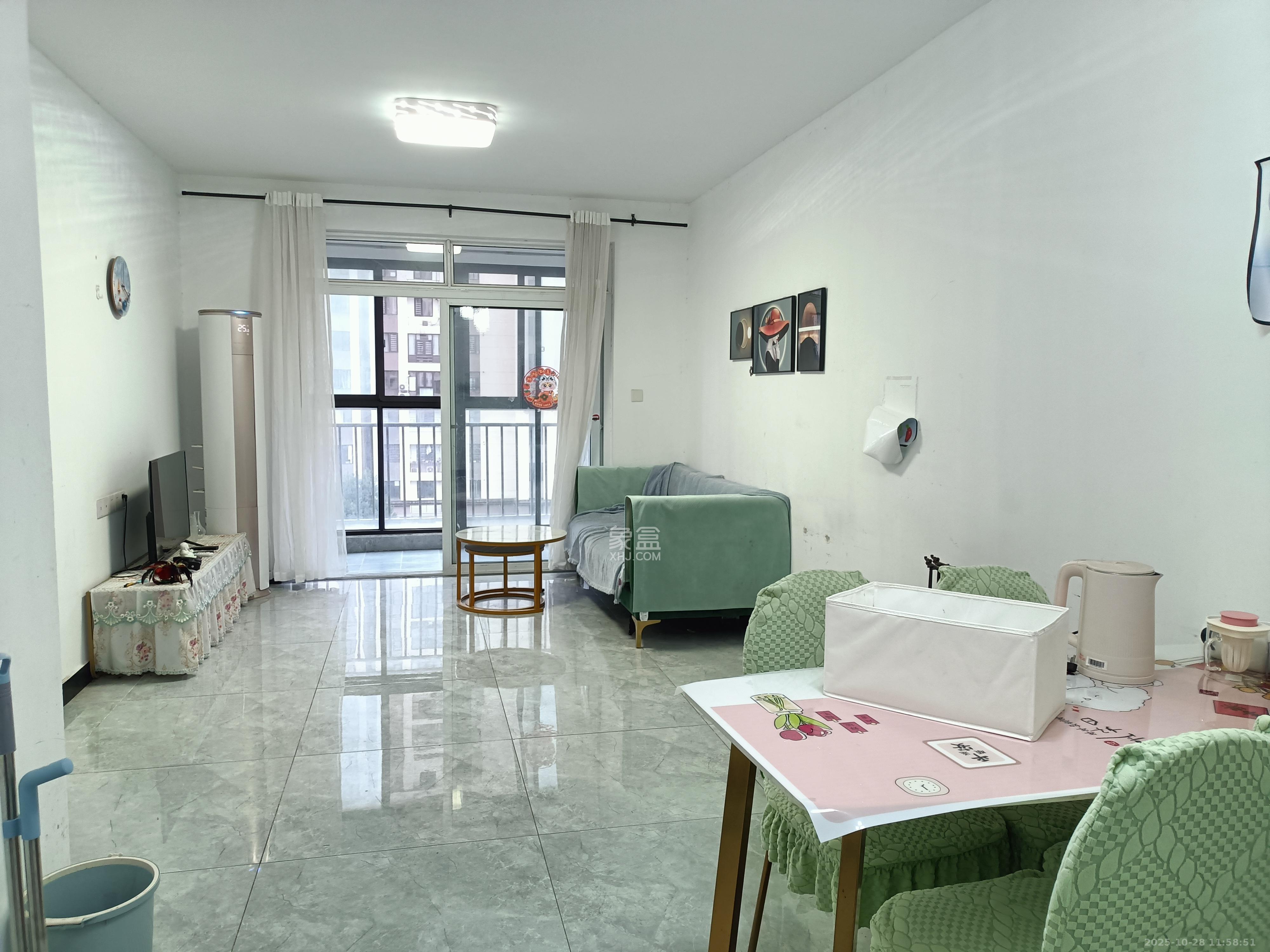 绿地香树花城  3室2厅1卫    1400.0元/月