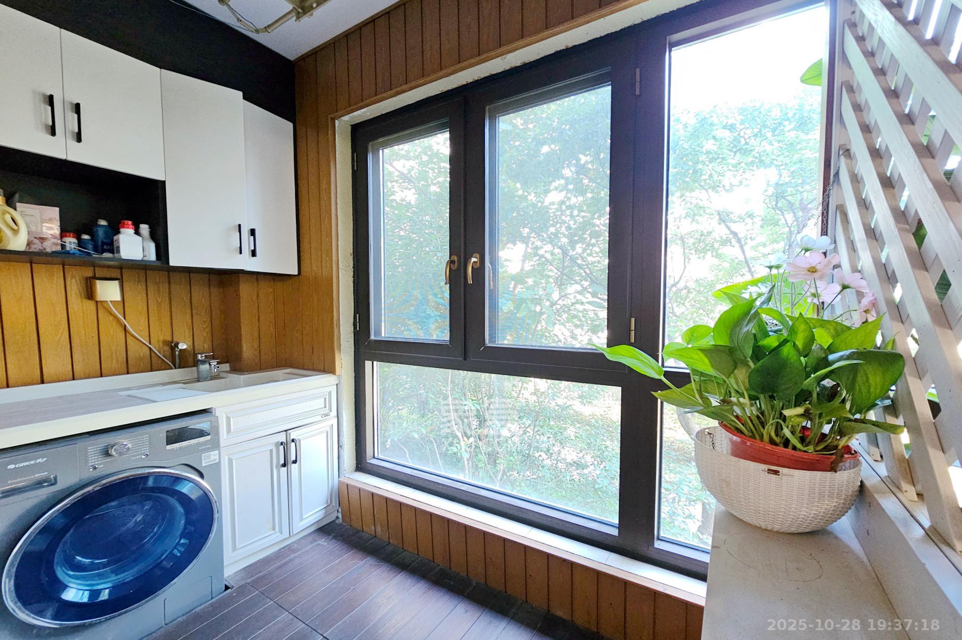 阳光城尚东湾蜜桃园  4室2厅2卫    138.8万阳台