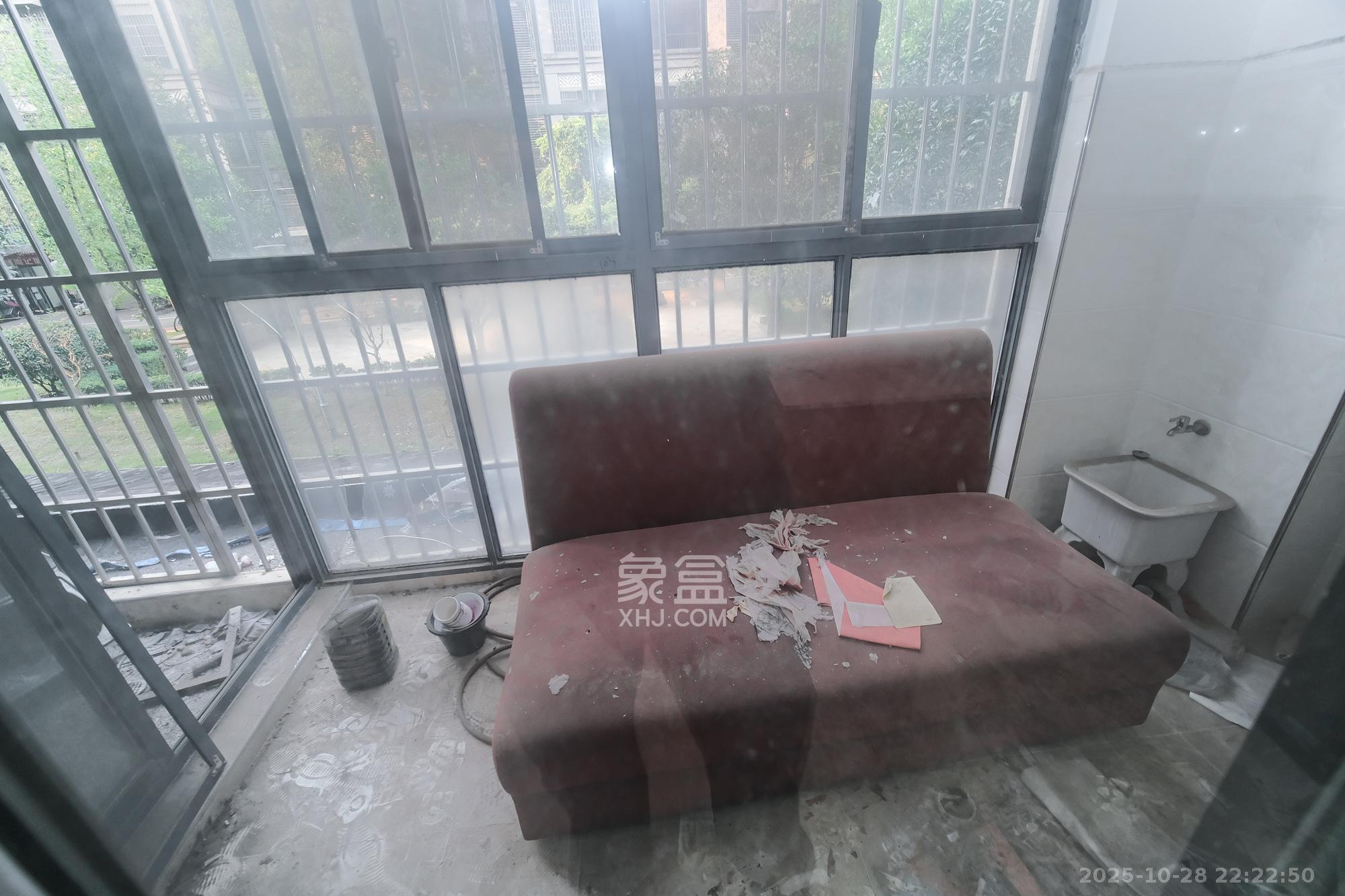 山水湾  3室2厅1卫    75.0万 山水湾  3室2厅1卫    75.0万阳台