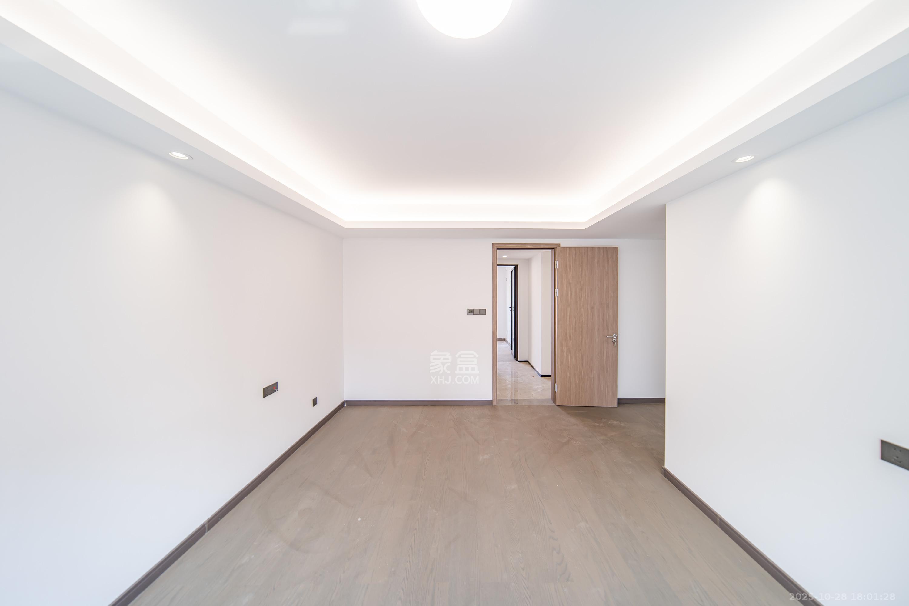 旭辉国宸府  4室2厅2卫    175.0万 旭辉国宸府  4室2厅2卫    175.0万卧室