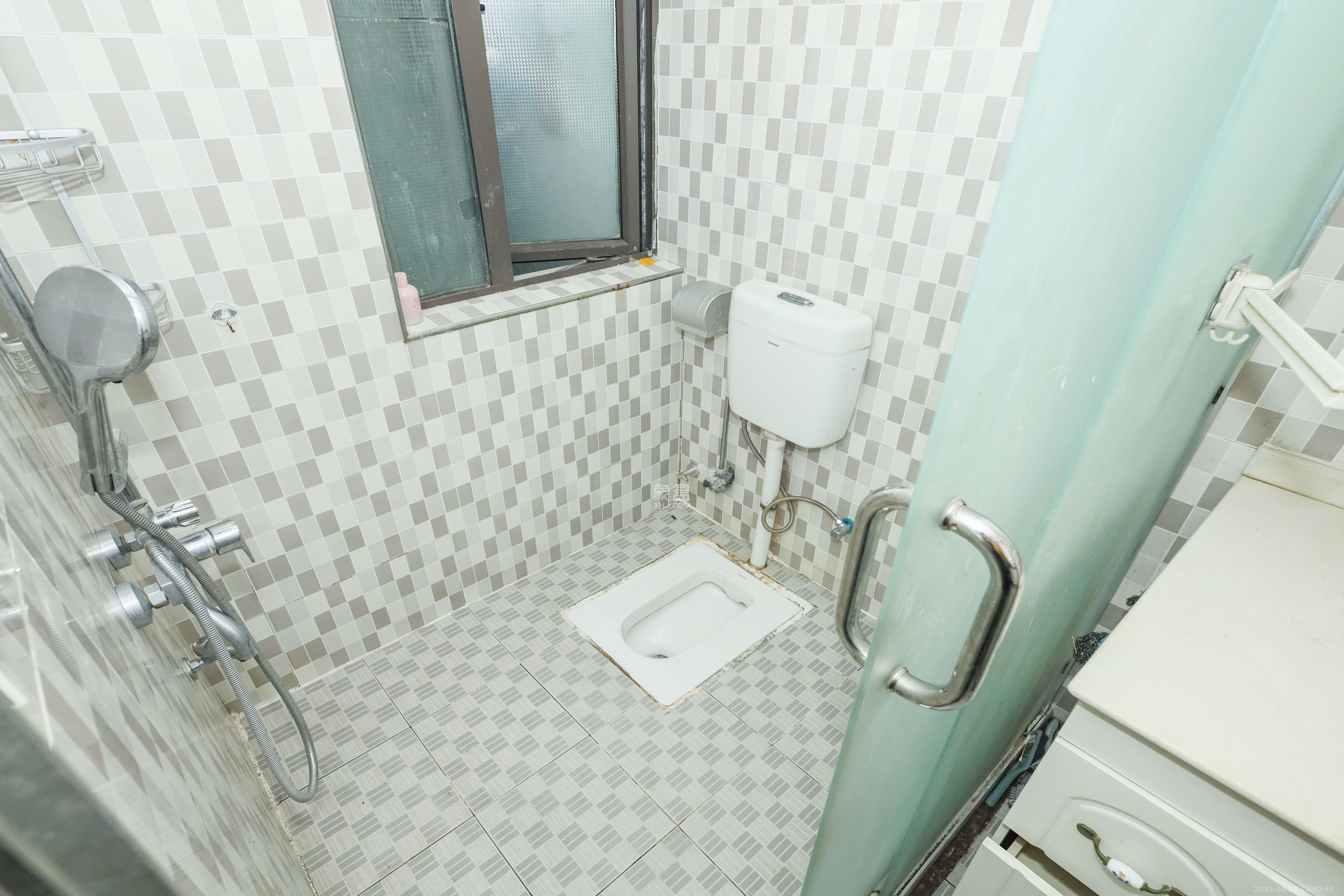 旭辉御府  1室2厅1卫    83.0万卫生间