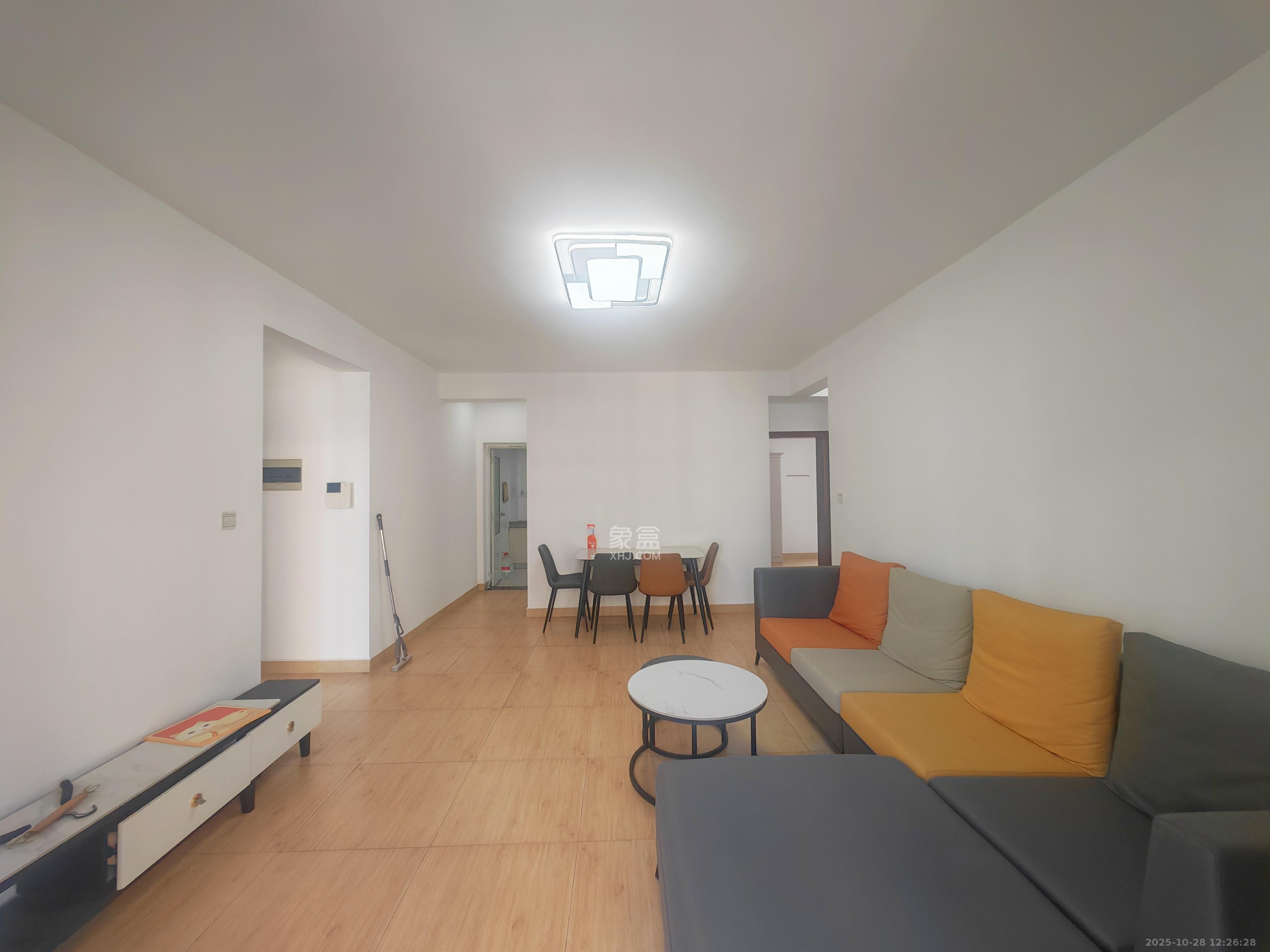 湘府9号  3室1厅1卫    2000.0元/月室内图