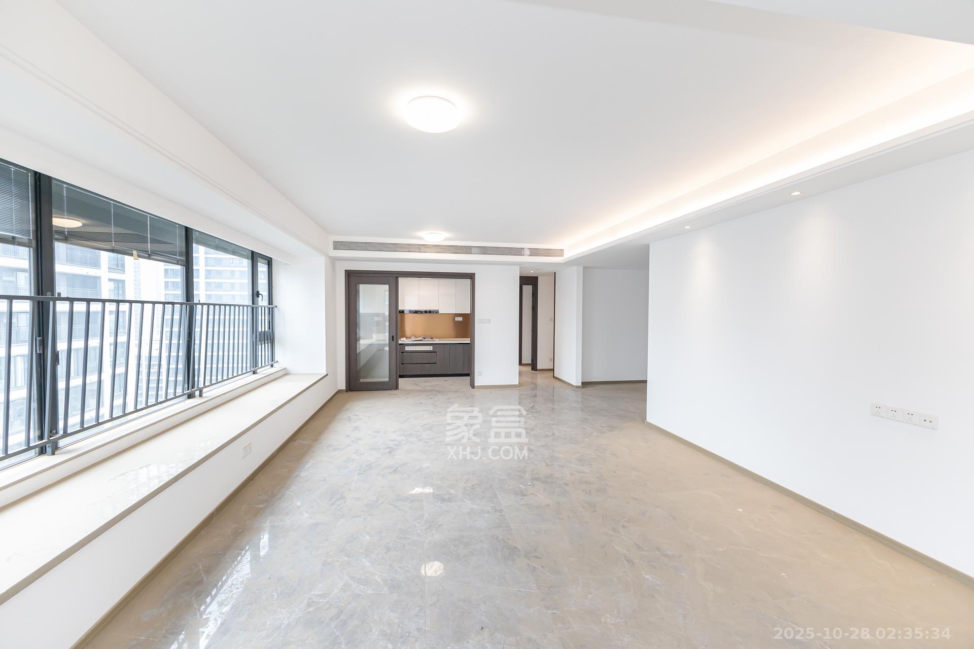 越秀湘江星汇城三期  4室2厅3卫    229.0万客厅