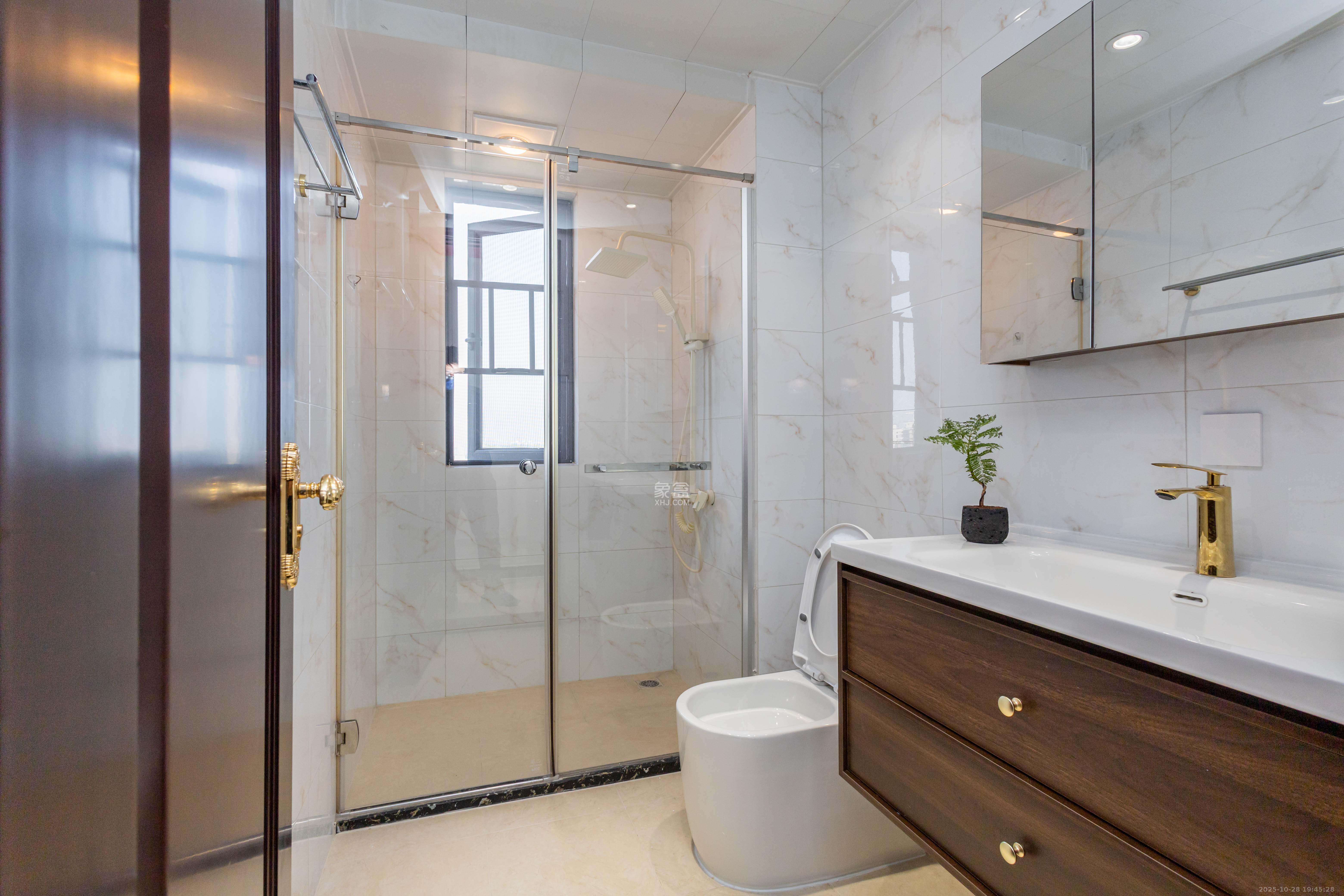 恒大江湾  4室2厅2卫    132.8万卫生间