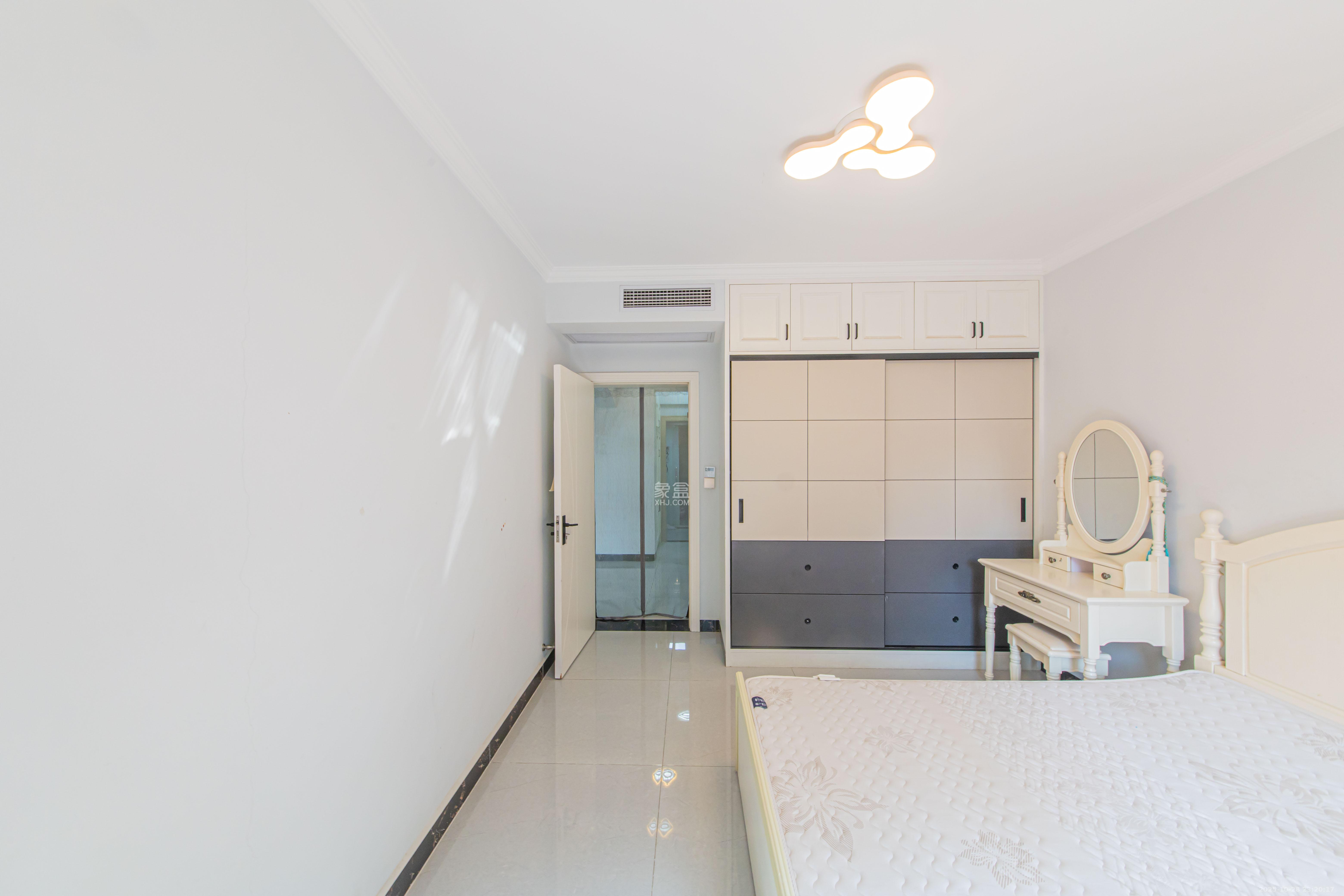 鑫远悦城(鑫远悦时代) 3室2厅1卫 90.0万 鑫远悦城(鑫远悦时代) 3室2厅1卫 90.0万卧室