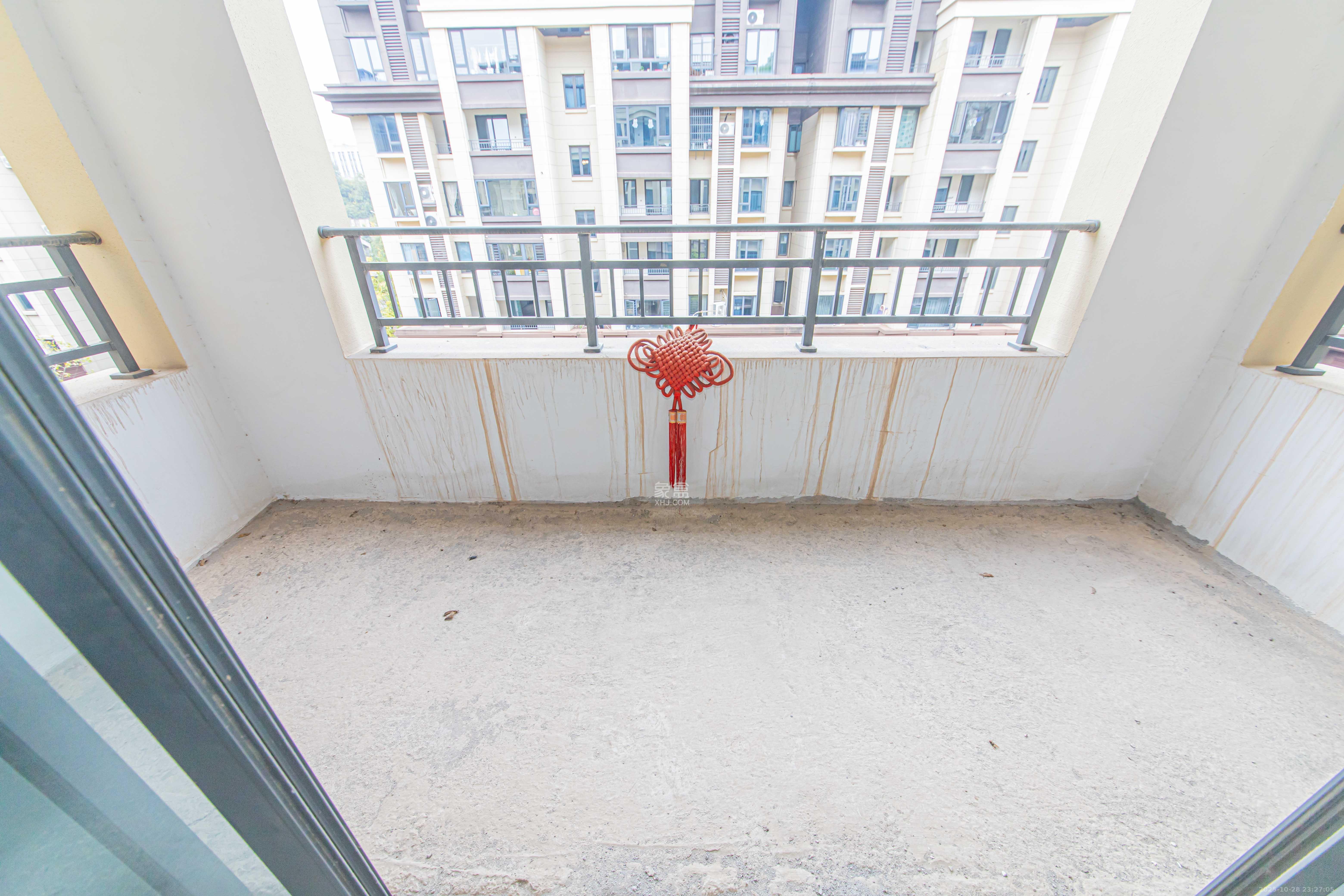 和泓融成府  3室2厅1卫    132.0万 和泓融成府  3室2厅1卫    132.0万阳台