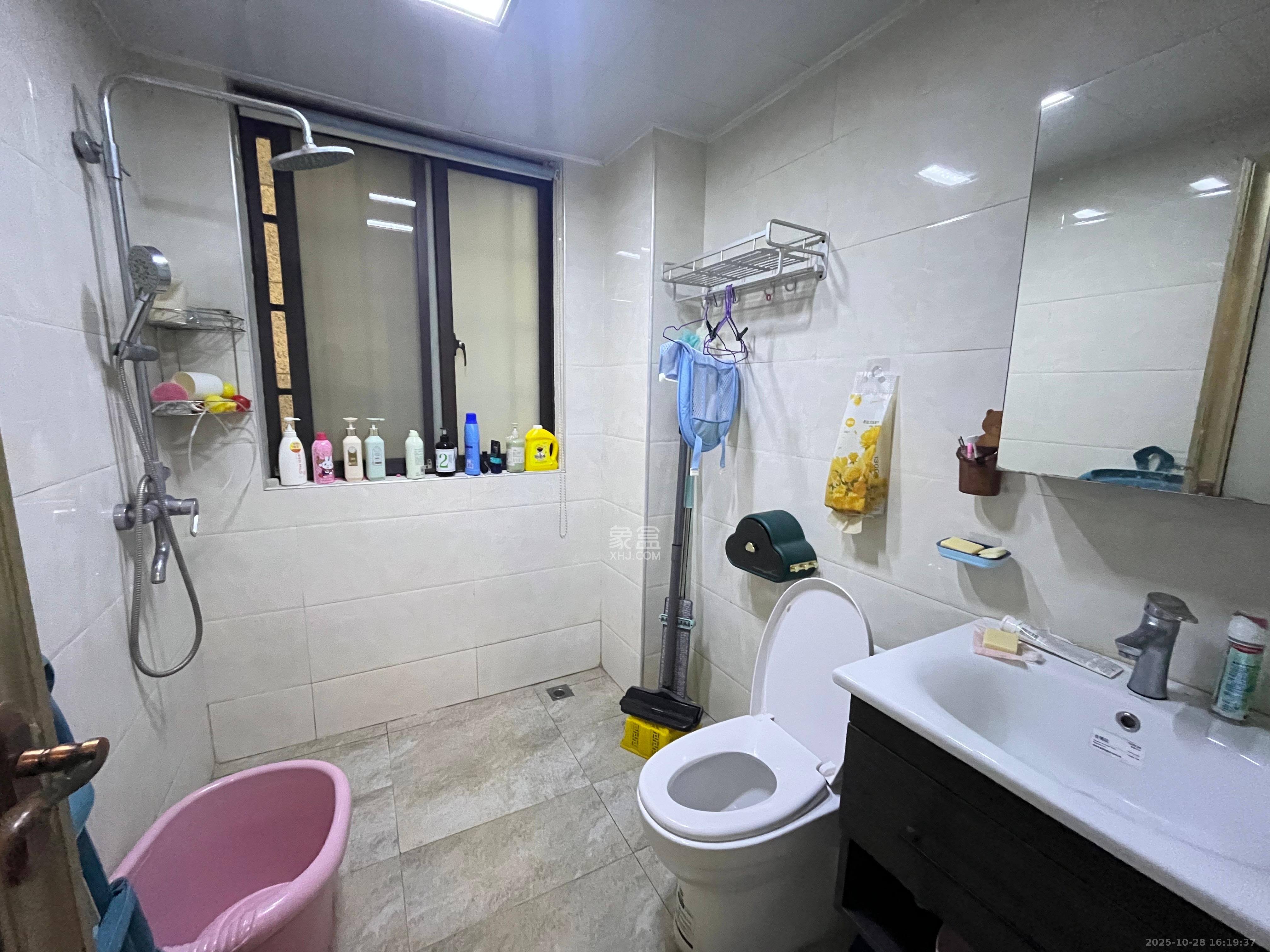 绿地中央广场  3室2厅2卫    3500.0元/月室内图