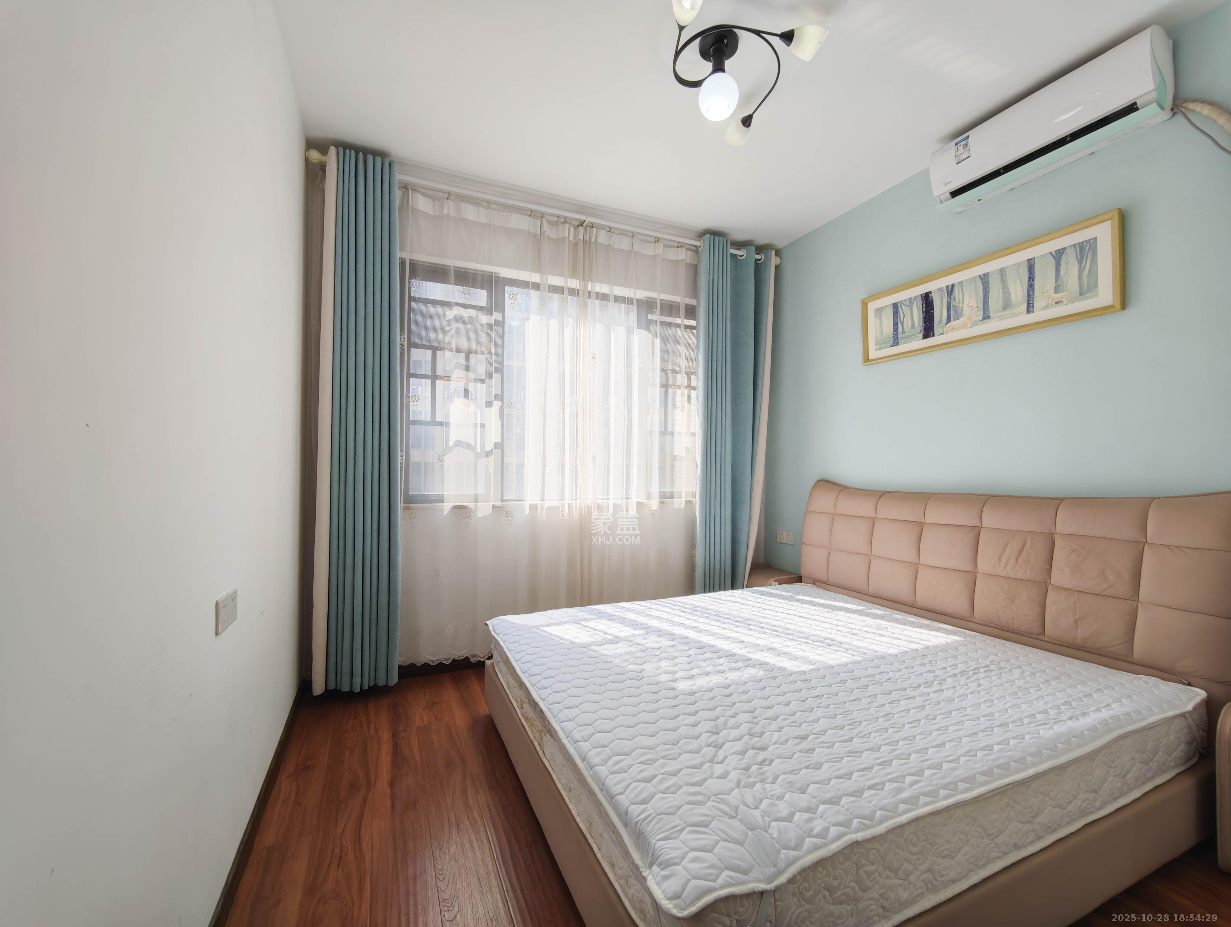 长房半岛蓝湾（观山月）  3室2厅1卫    85.0万卧室