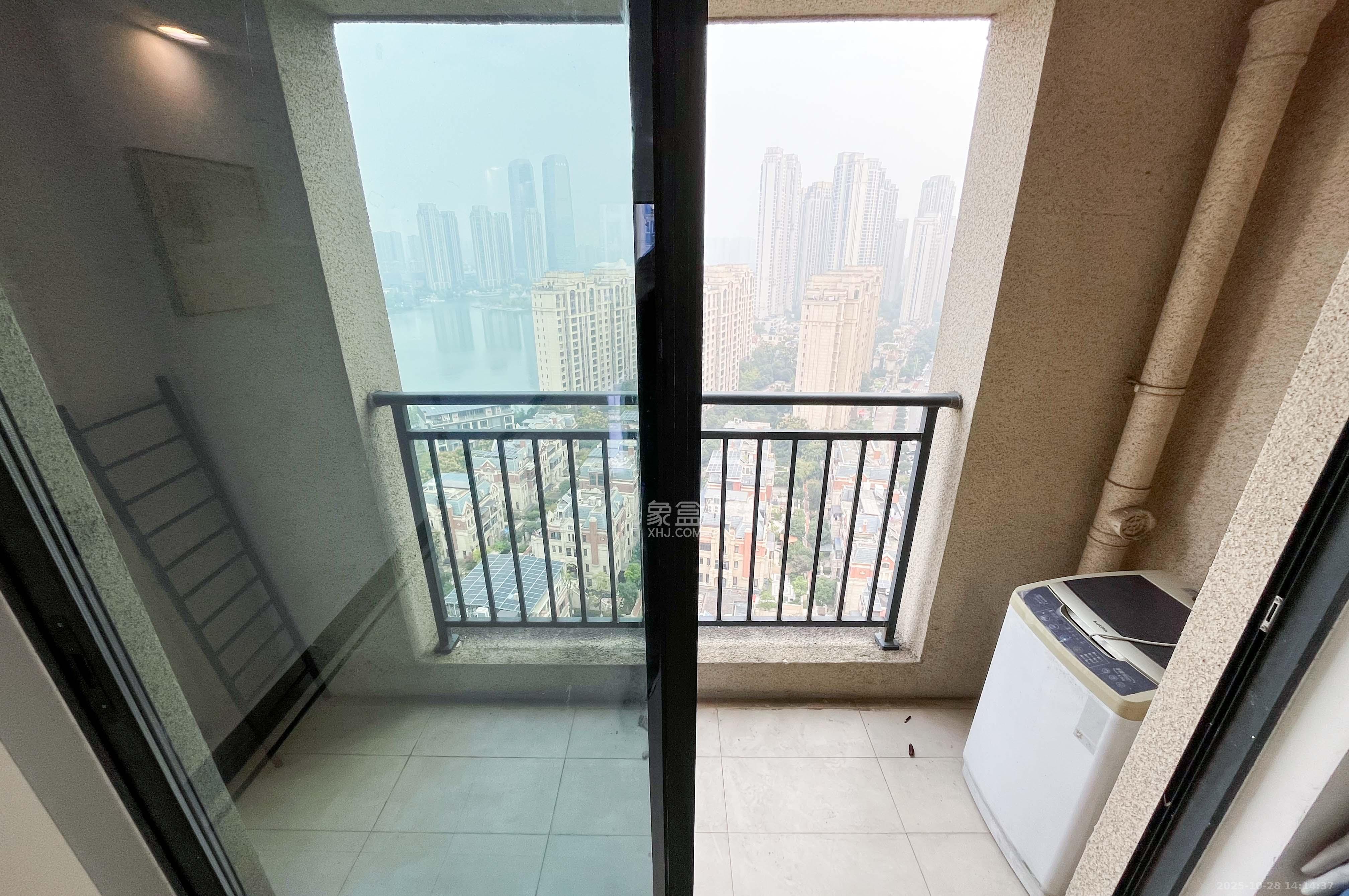 中海梅溪湖壹号 3室2厅2卫 158.0万 中海梅溪湖壹号 3室2厅2卫 158.0万其他