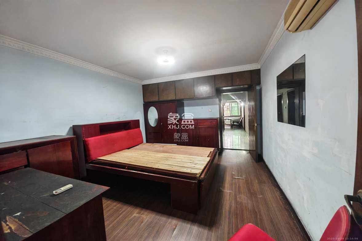 定王台公寓  2室1厅1卫    2200.0元/月 定王台公寓  2室1厅1卫    2200.0元/月室内图