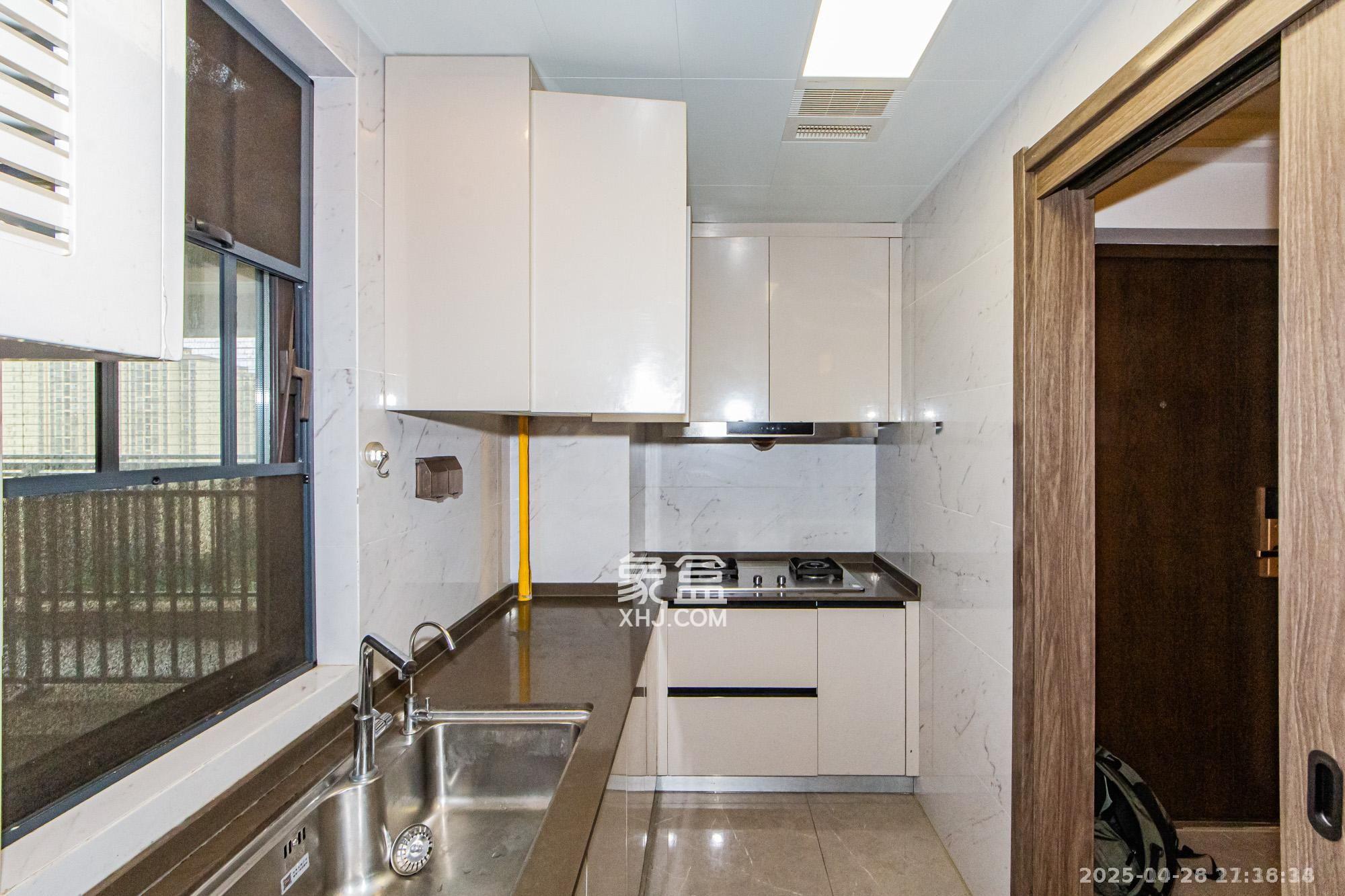 龙湖春江天玺  3室2厅1卫    3600.0元/月室内图